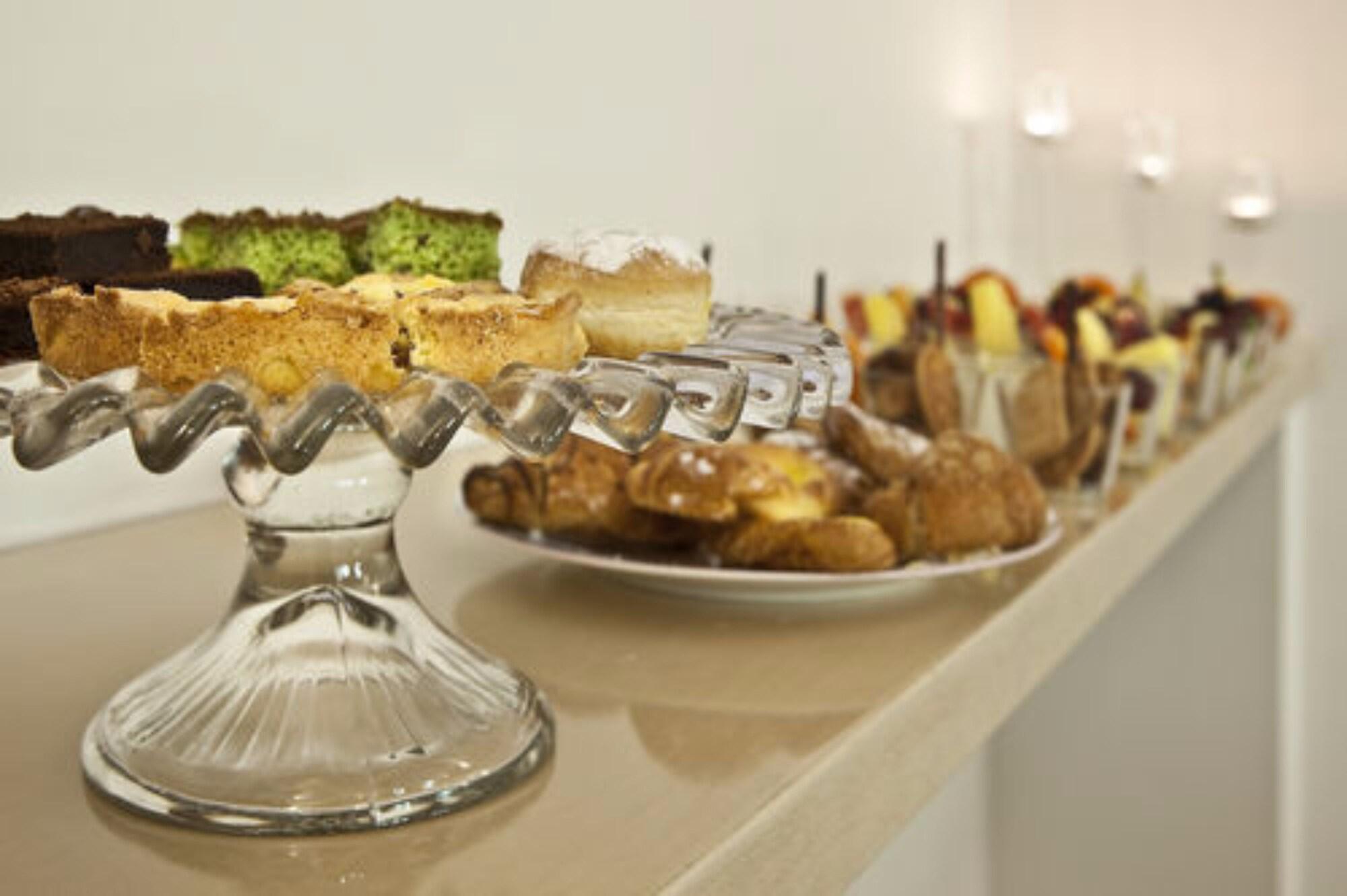 Hotel Cervetta 5 by null