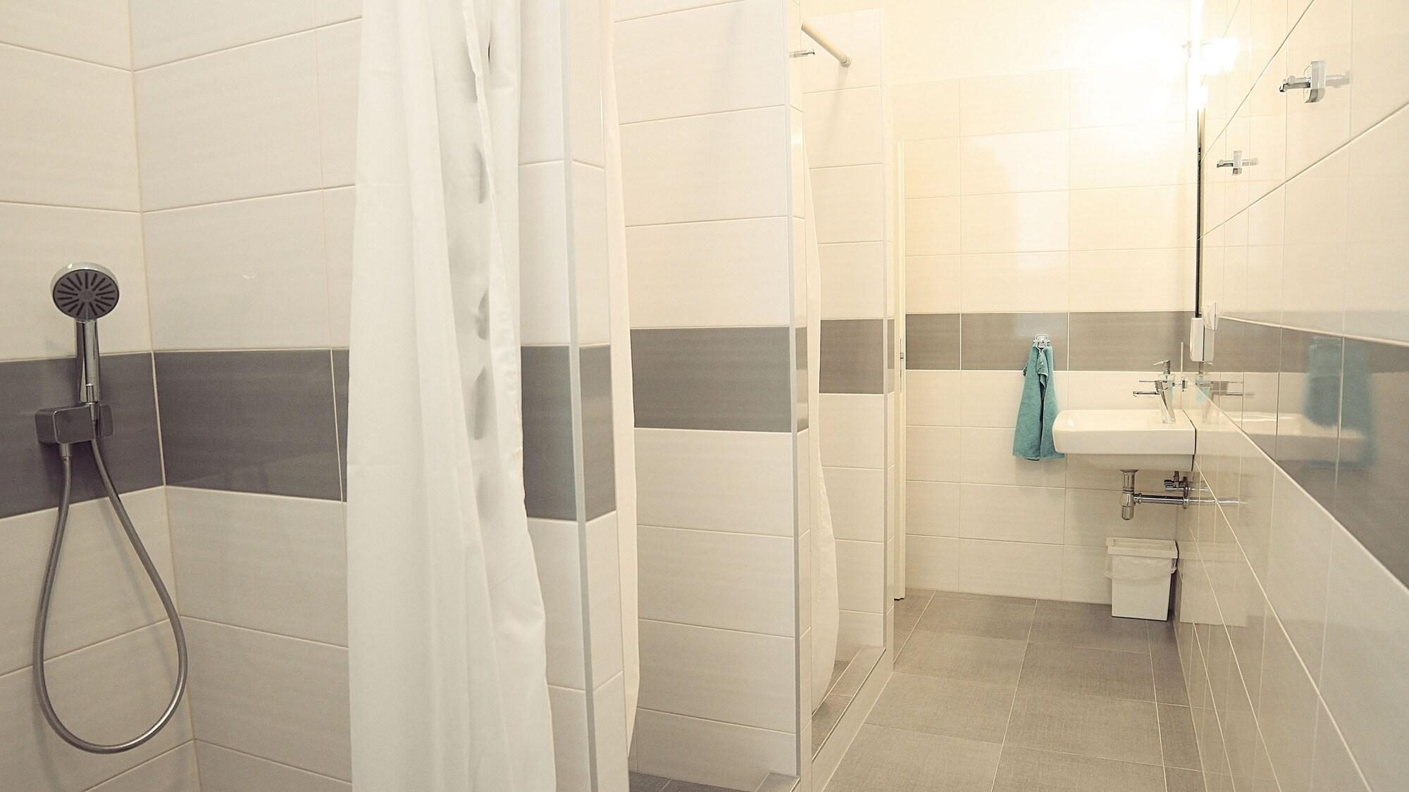 Hostel Folks by null