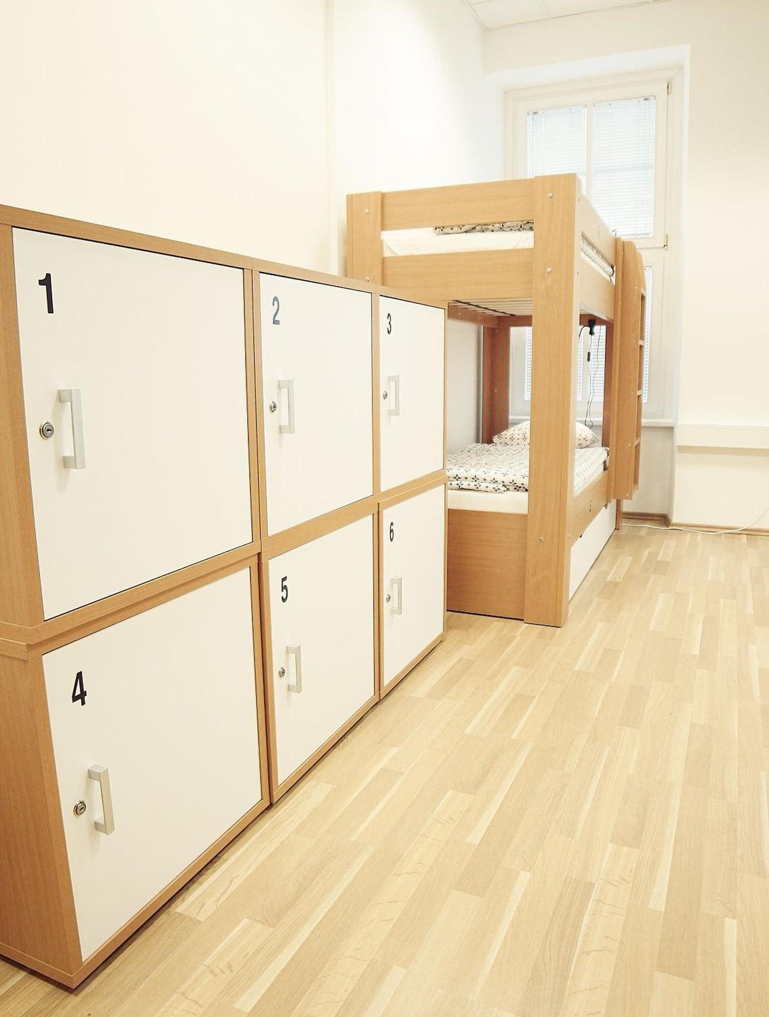 Hostel Folks by null