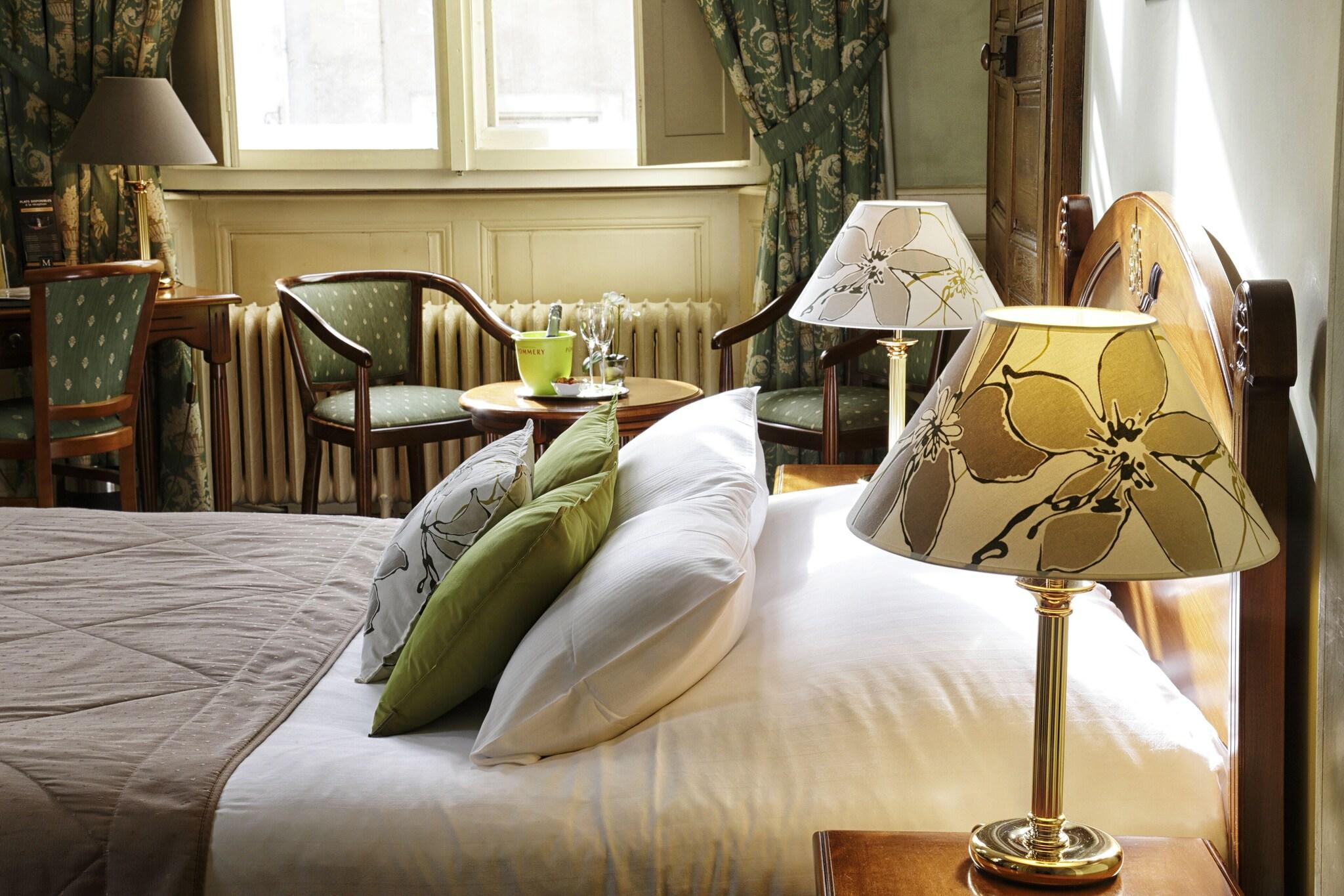 Hotel D'Haussonville by null