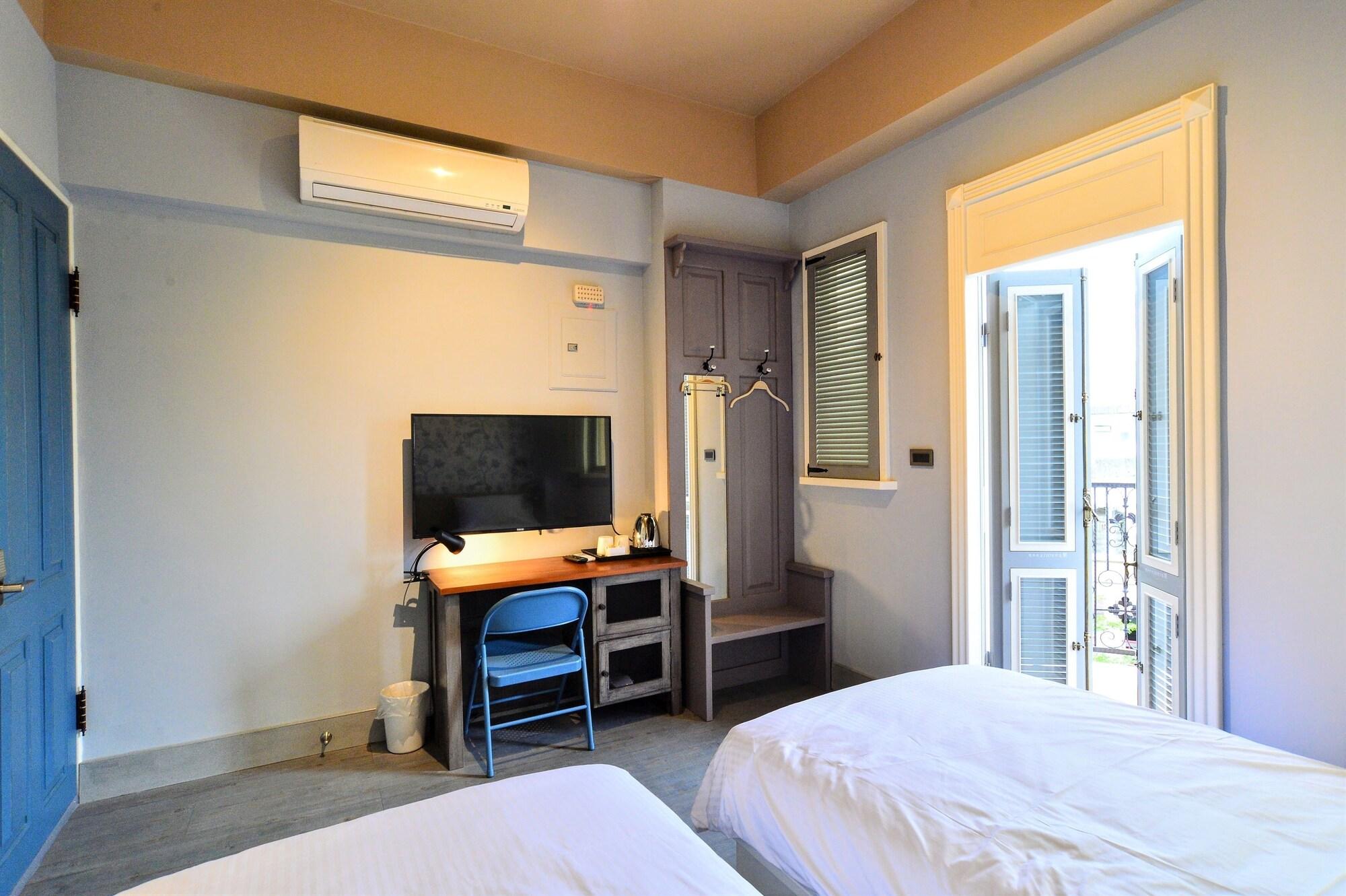 喵 可麗露 僅提供宅配服務（台中沒有住宿服務喔，民宿在花蓮喔～營業時間以粉專/IG公佈為主) by null