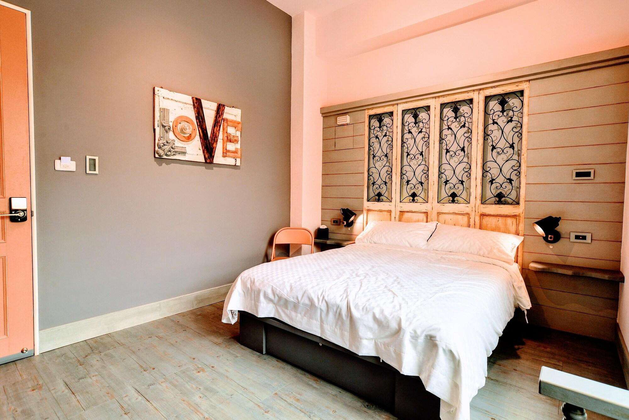 喵 可麗露 僅提供宅配服務（台中沒有住宿服務喔，民宿在花蓮喔～營業時間以粉專/IG公佈為主) by null