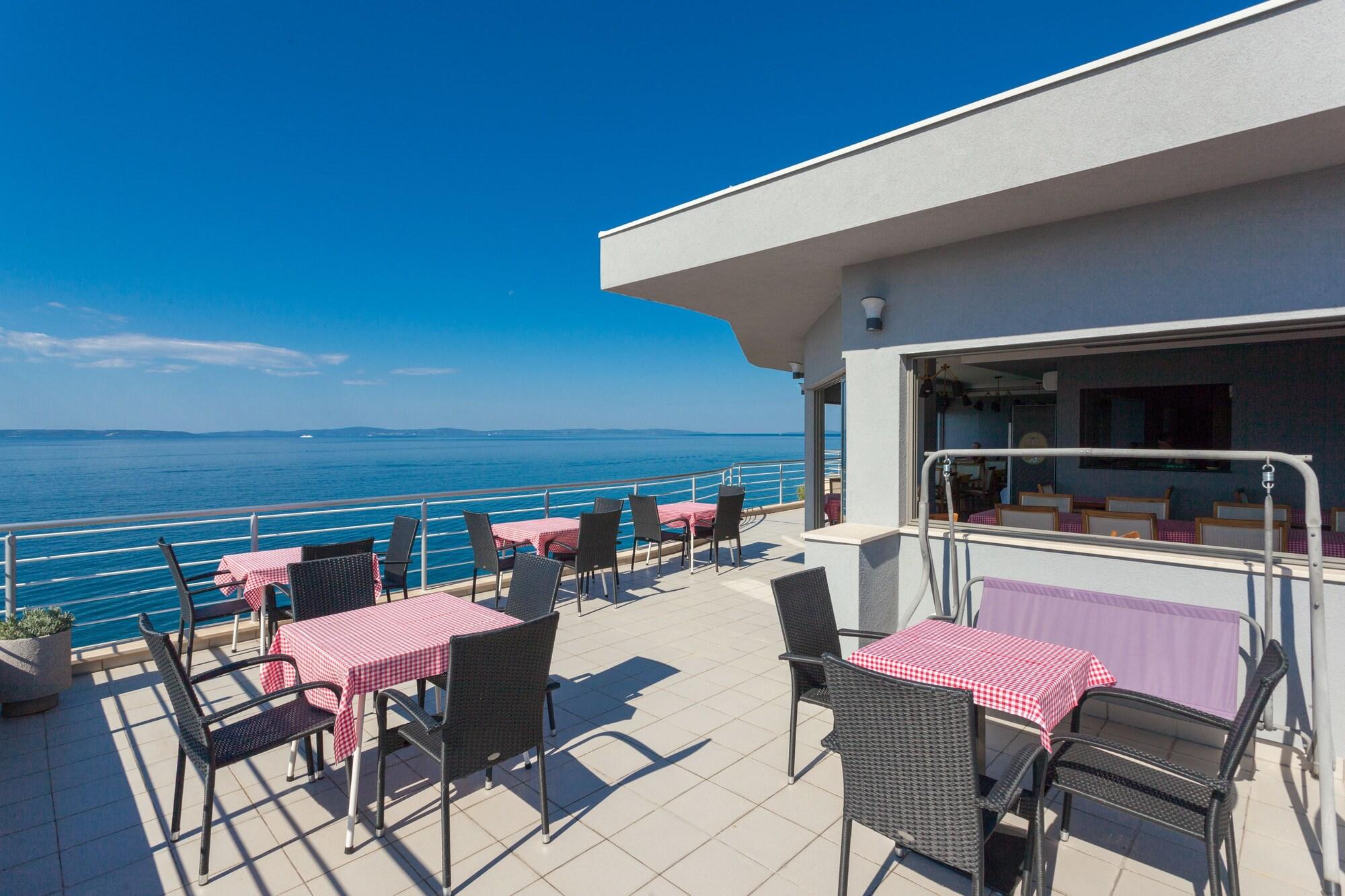 Ark Beach Hotel - Poză