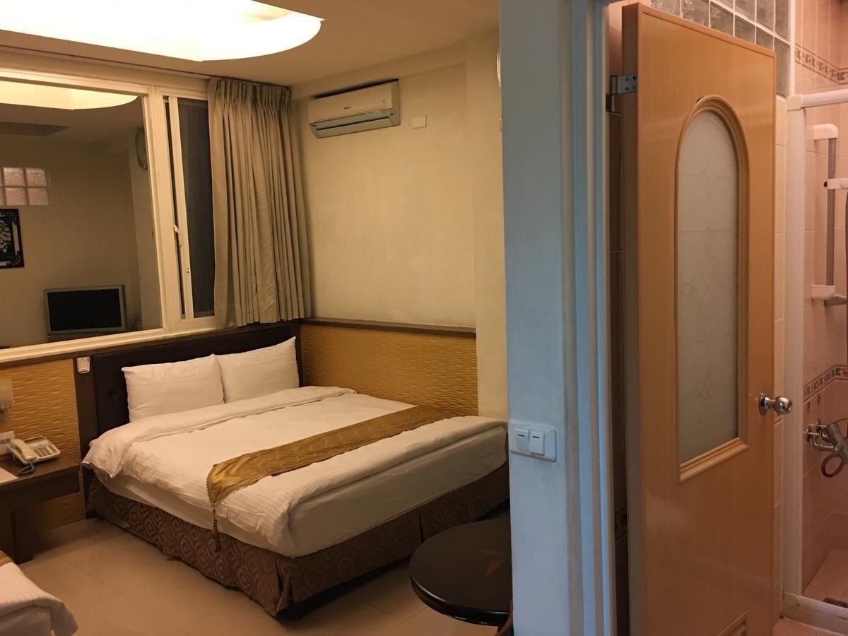 Ri Yue Hu Pan Hotel