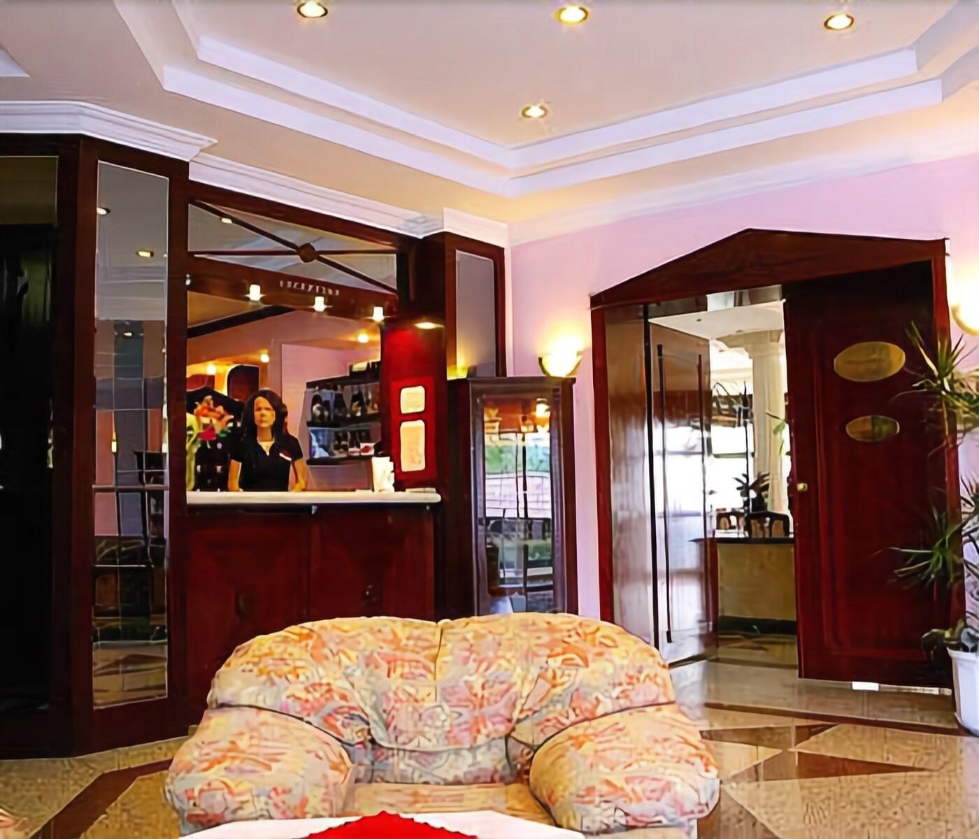 Hotel Bellevue by null