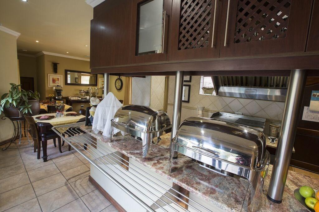 Le Cozmo Guesthouse by null