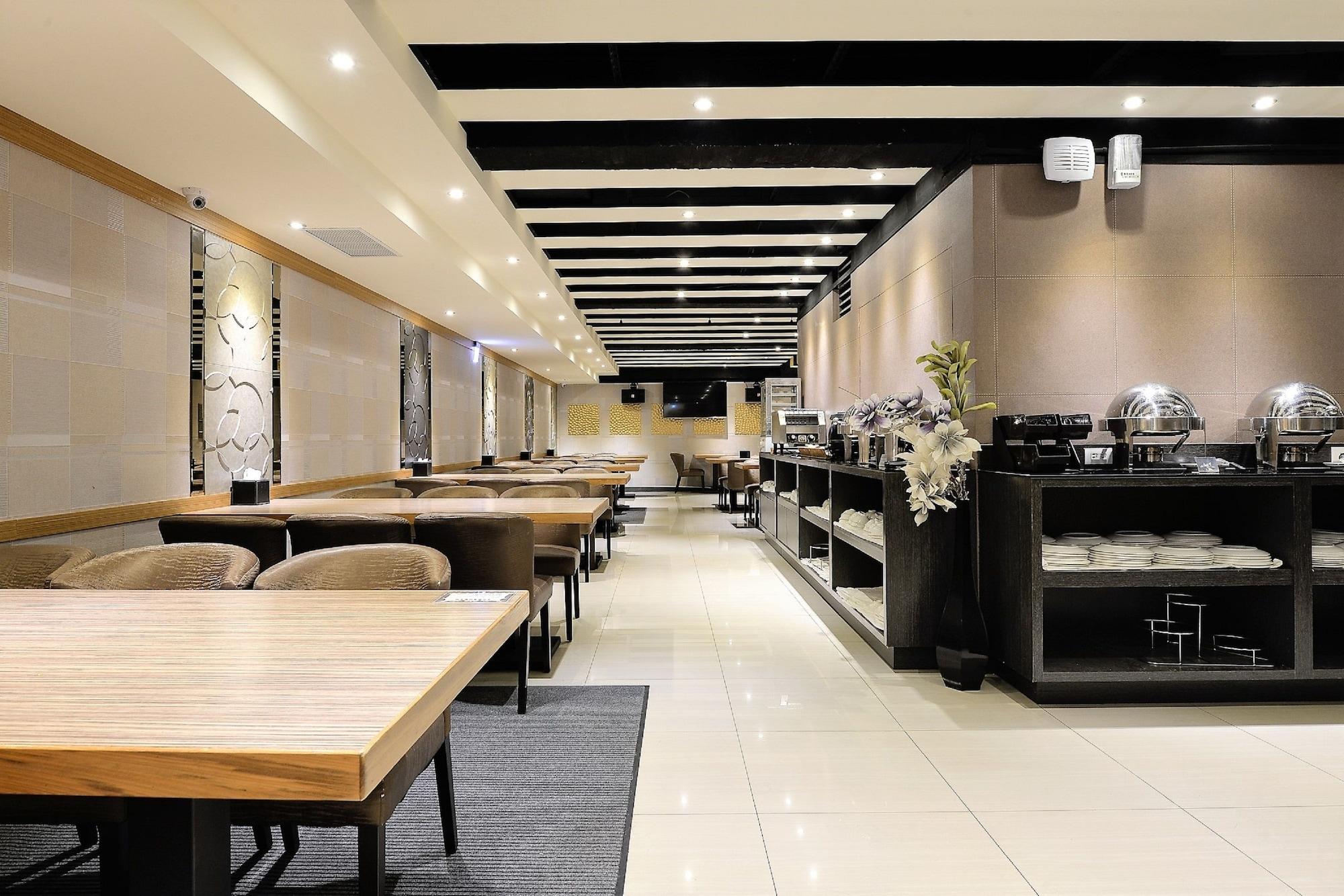J Hotel