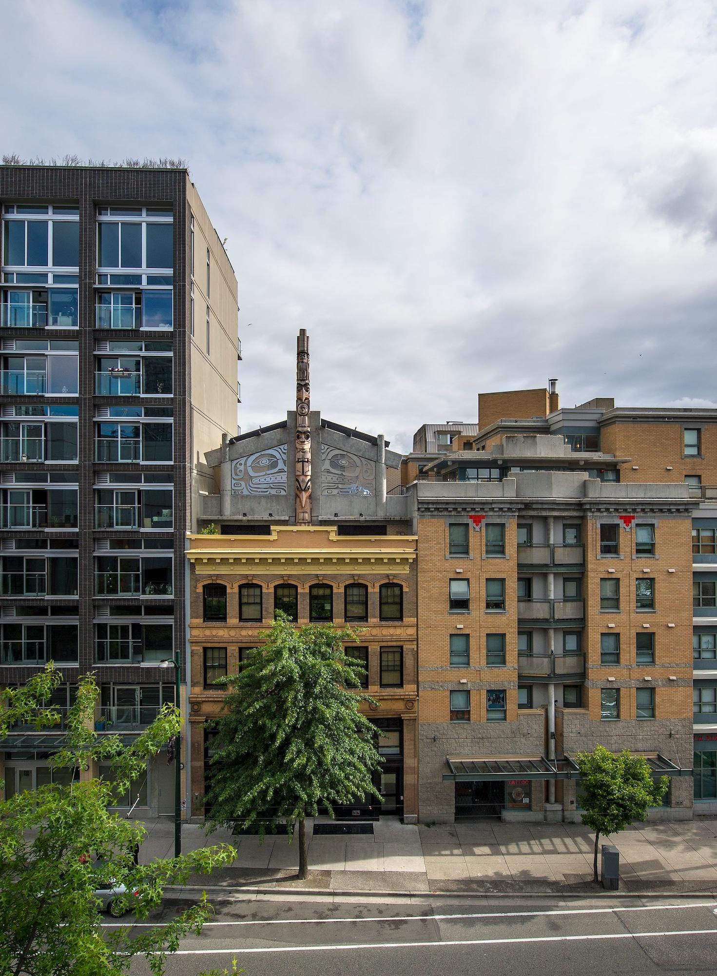 Skwachàys Lodge Indigenous Hotel and Gallery by null