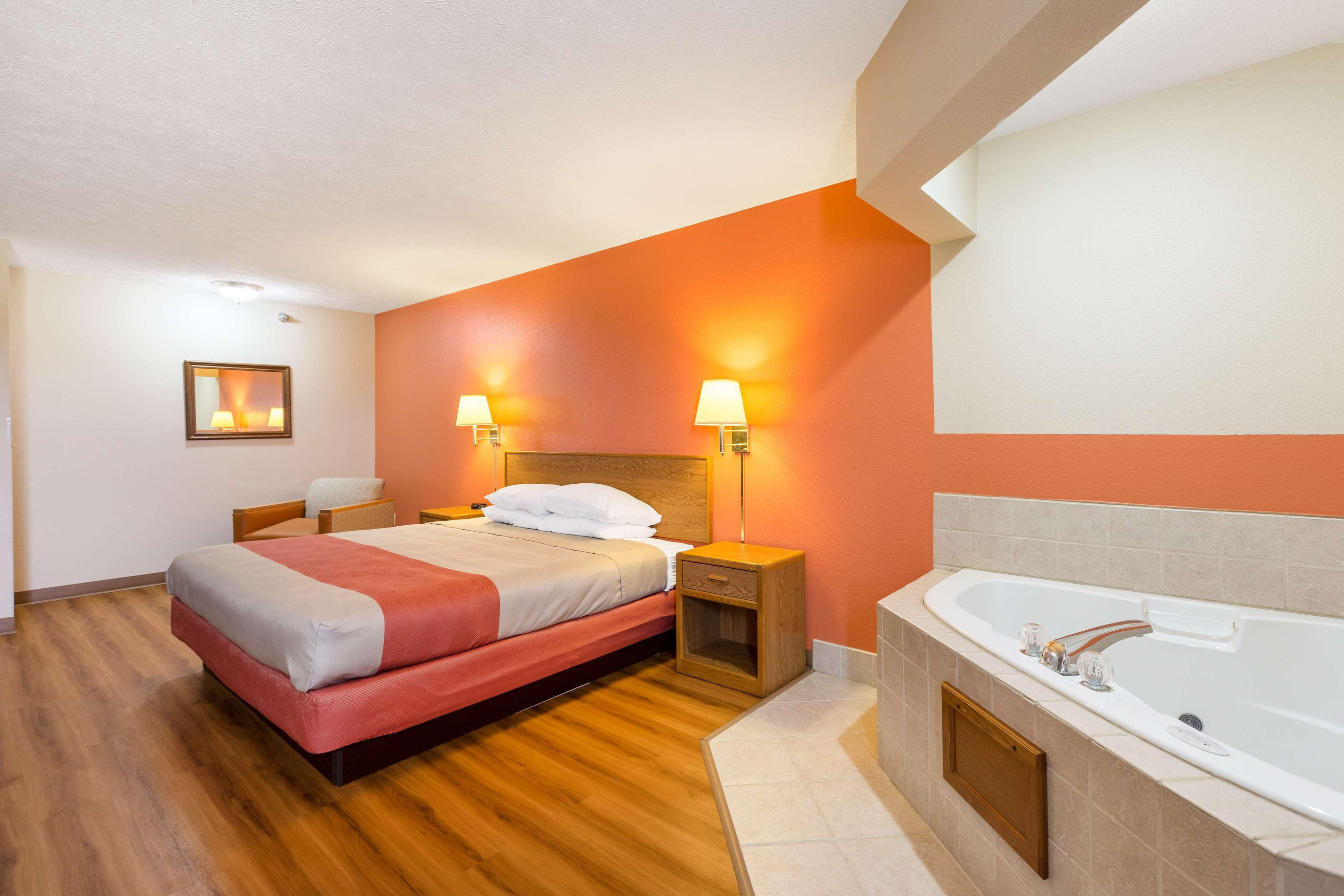 Motel 6 Percival, IA