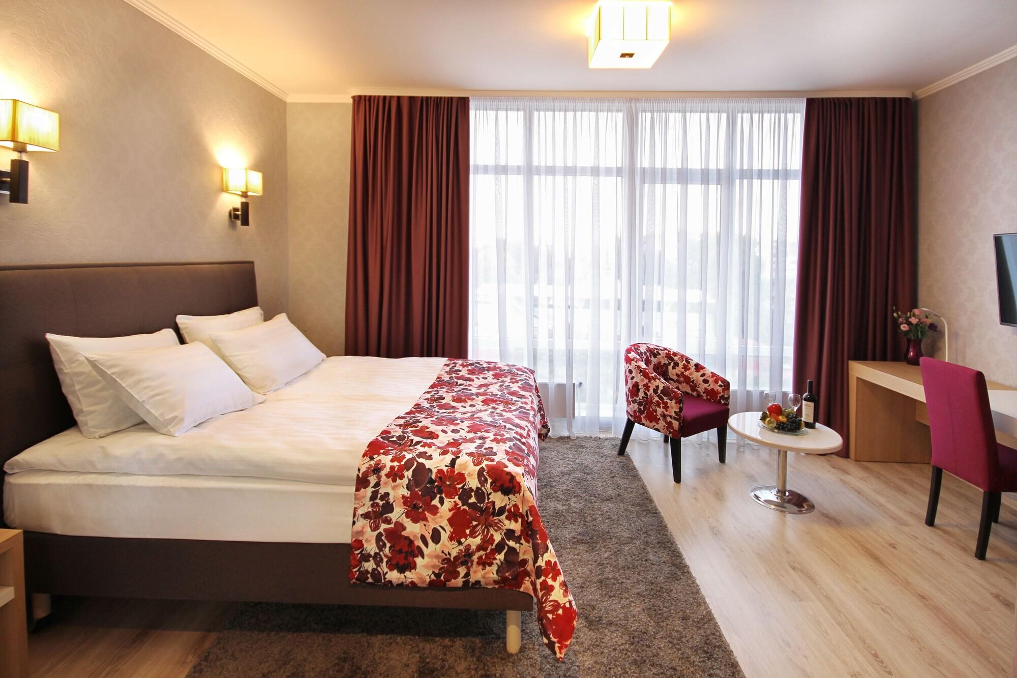 City Park Hotel by null