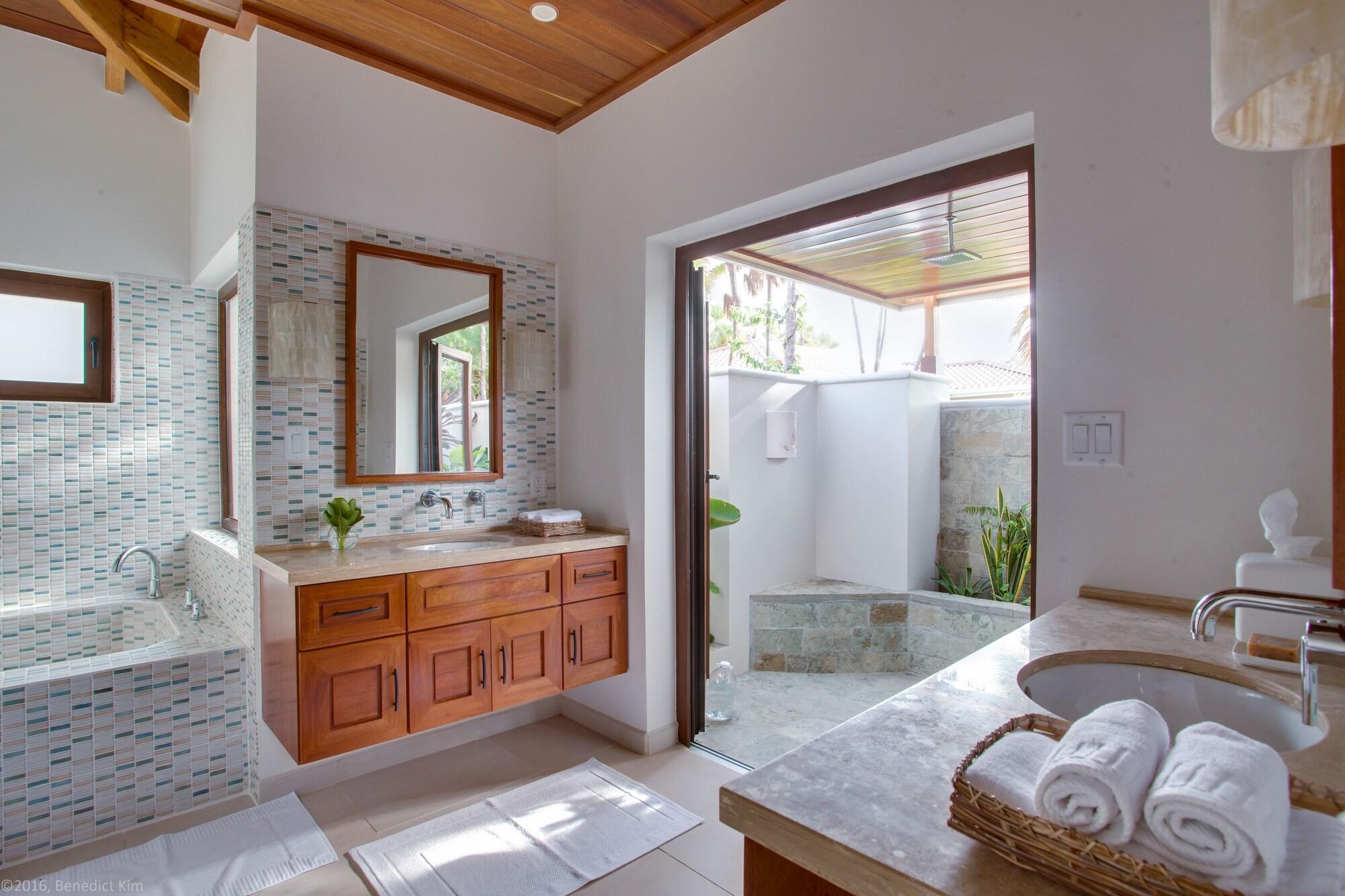 Naïa Resort and Spa by null