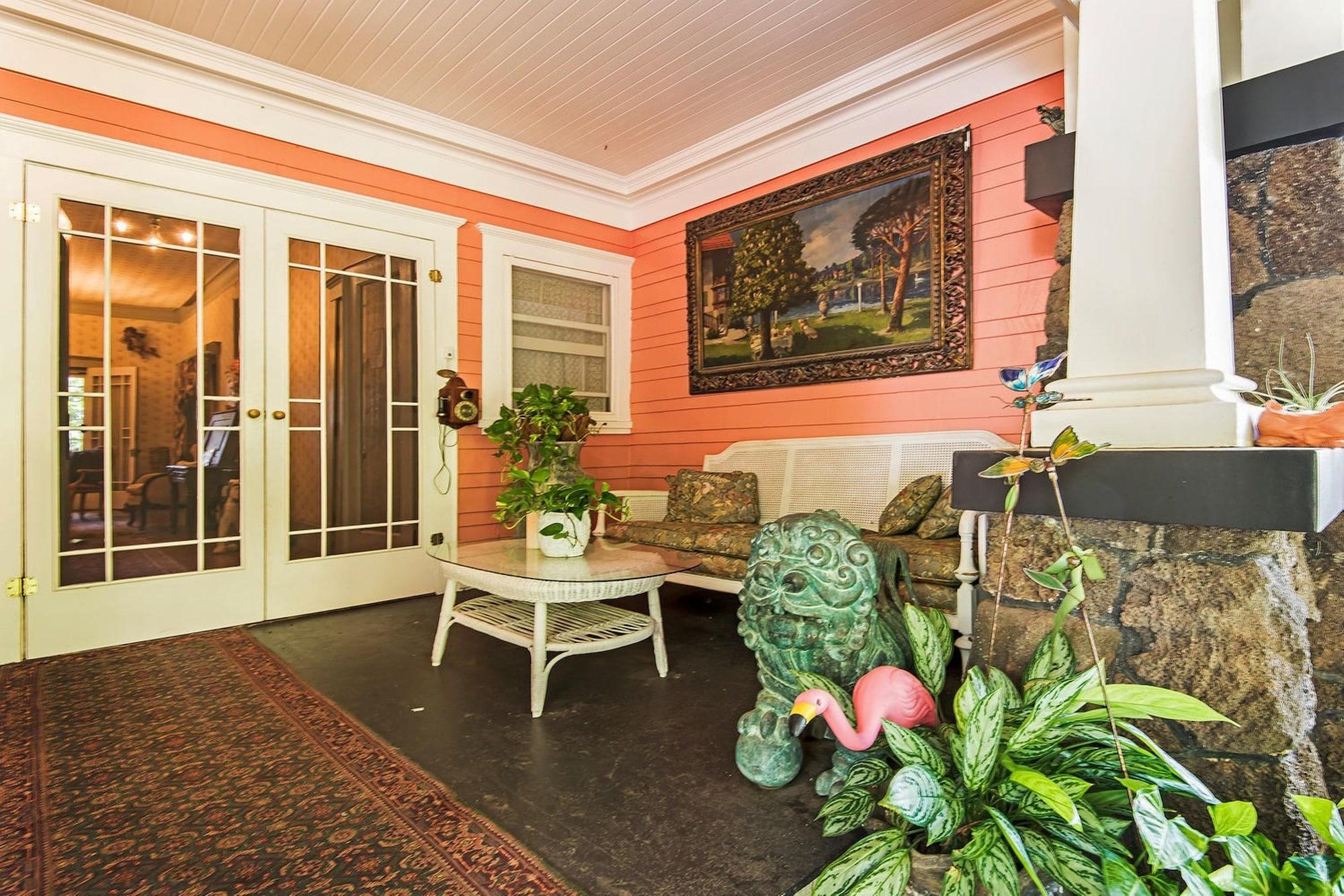 Manoa Valley Inn by null
