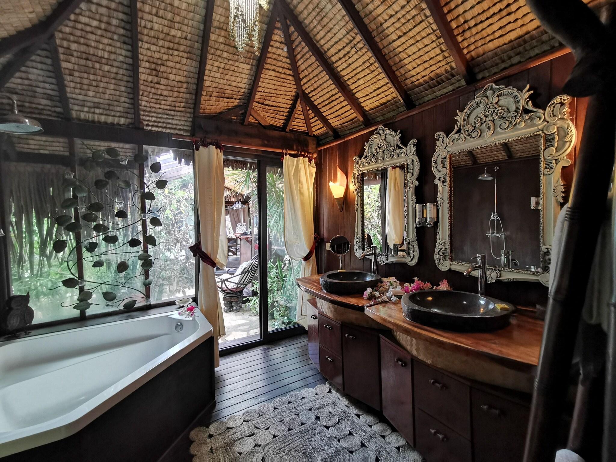 Fenua Mata'i'oa by null