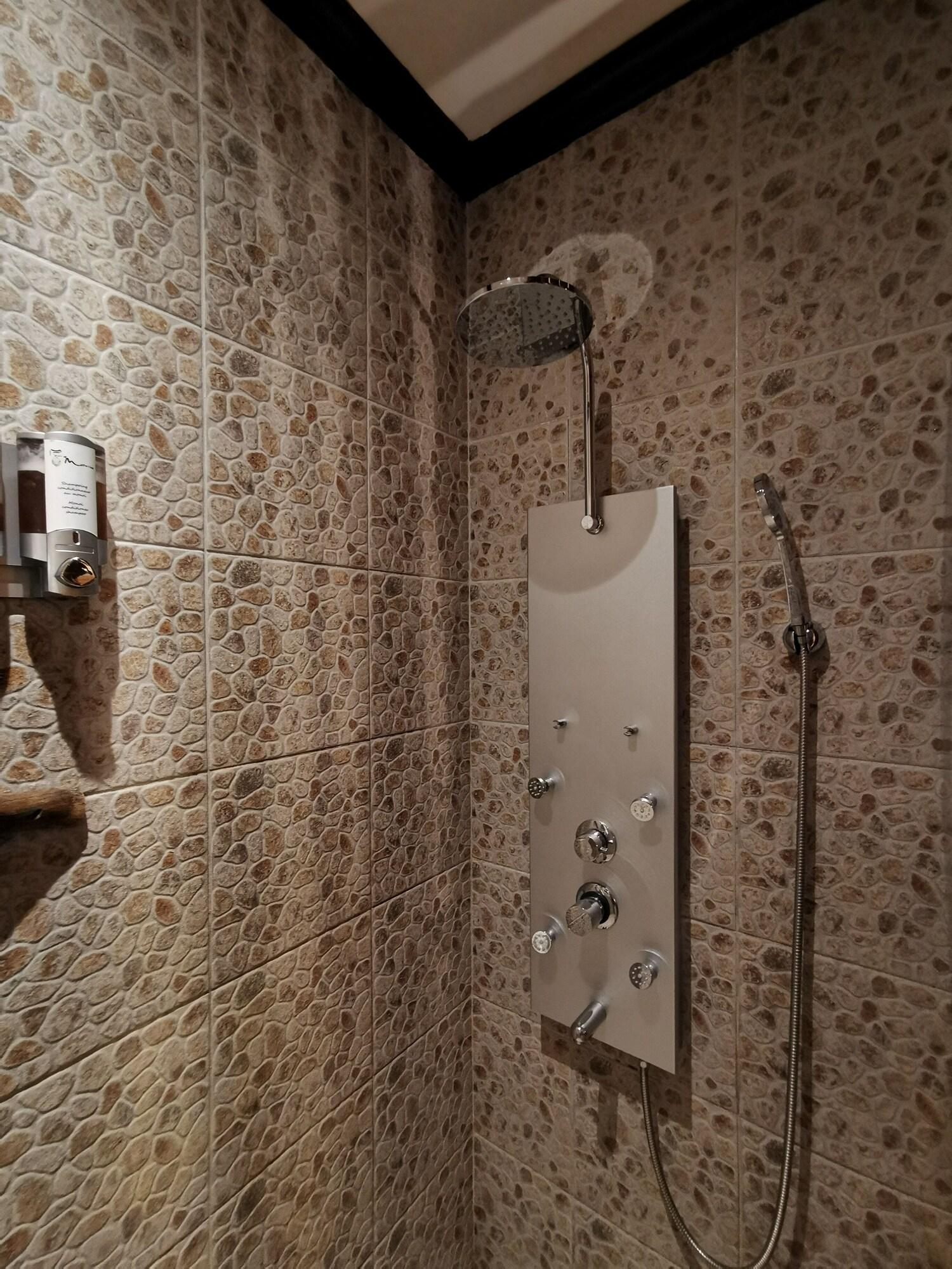 Fenua Mata'i'oa by null