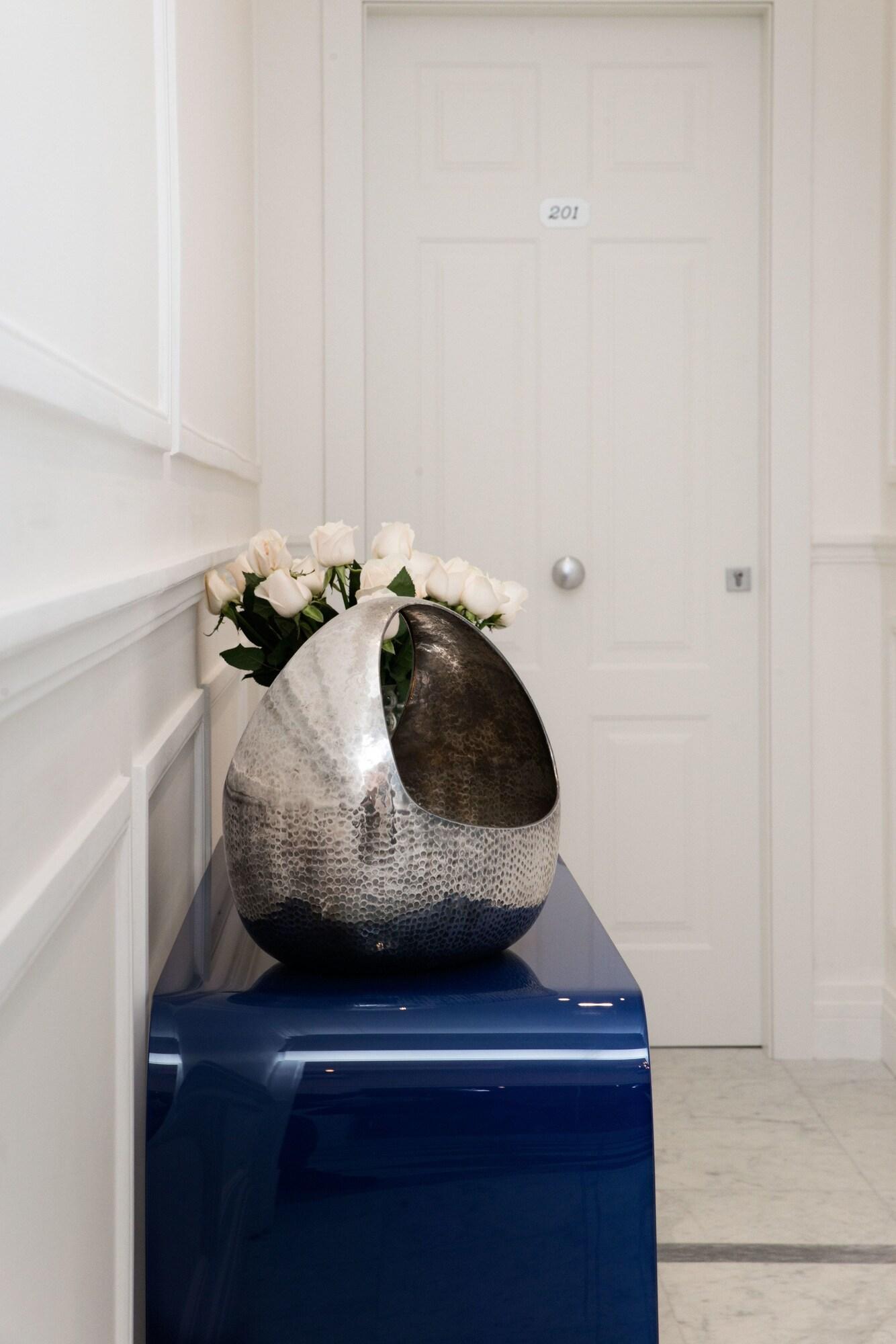 DA ME Suites by null