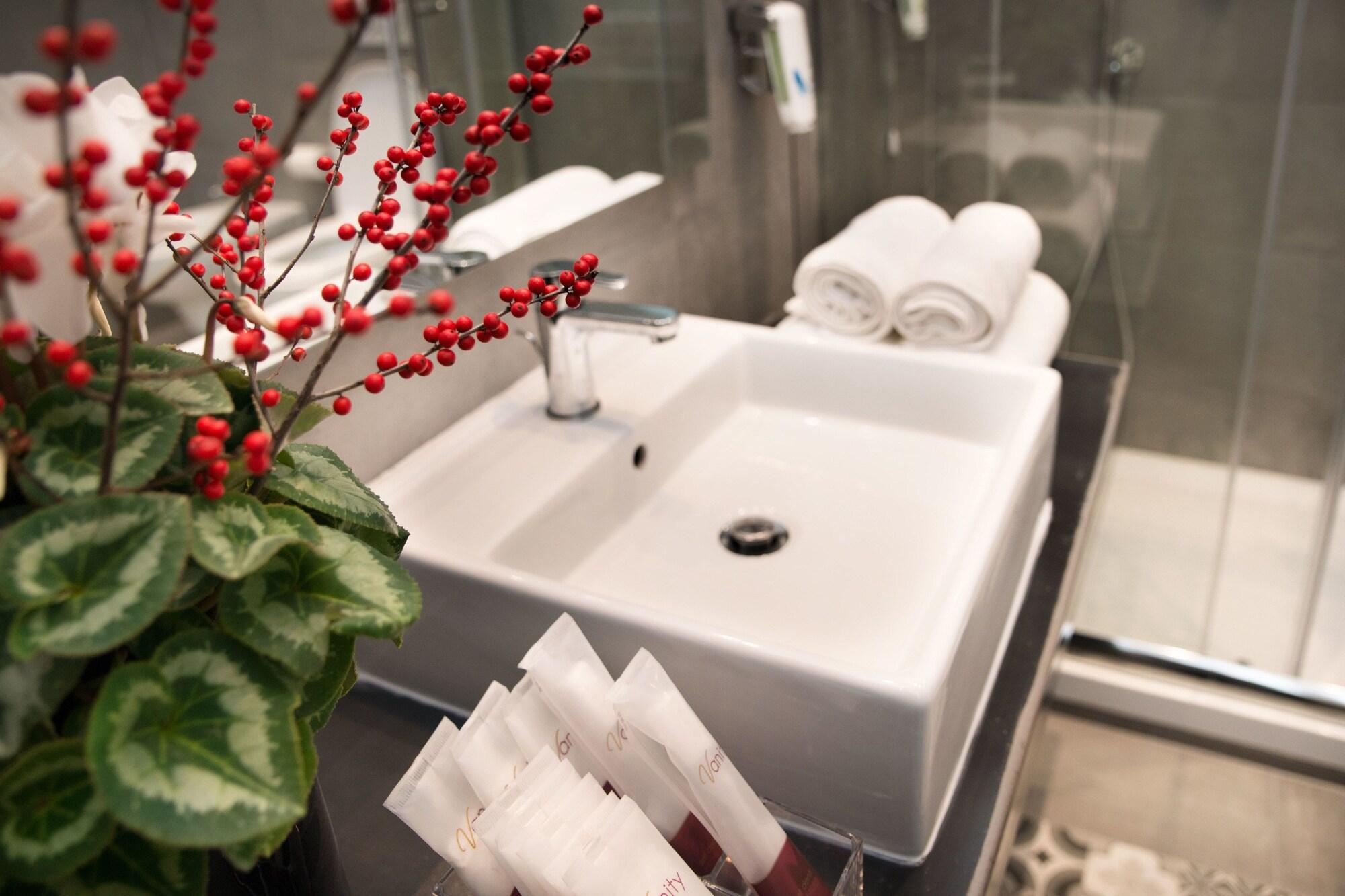 DA ME Suites by null