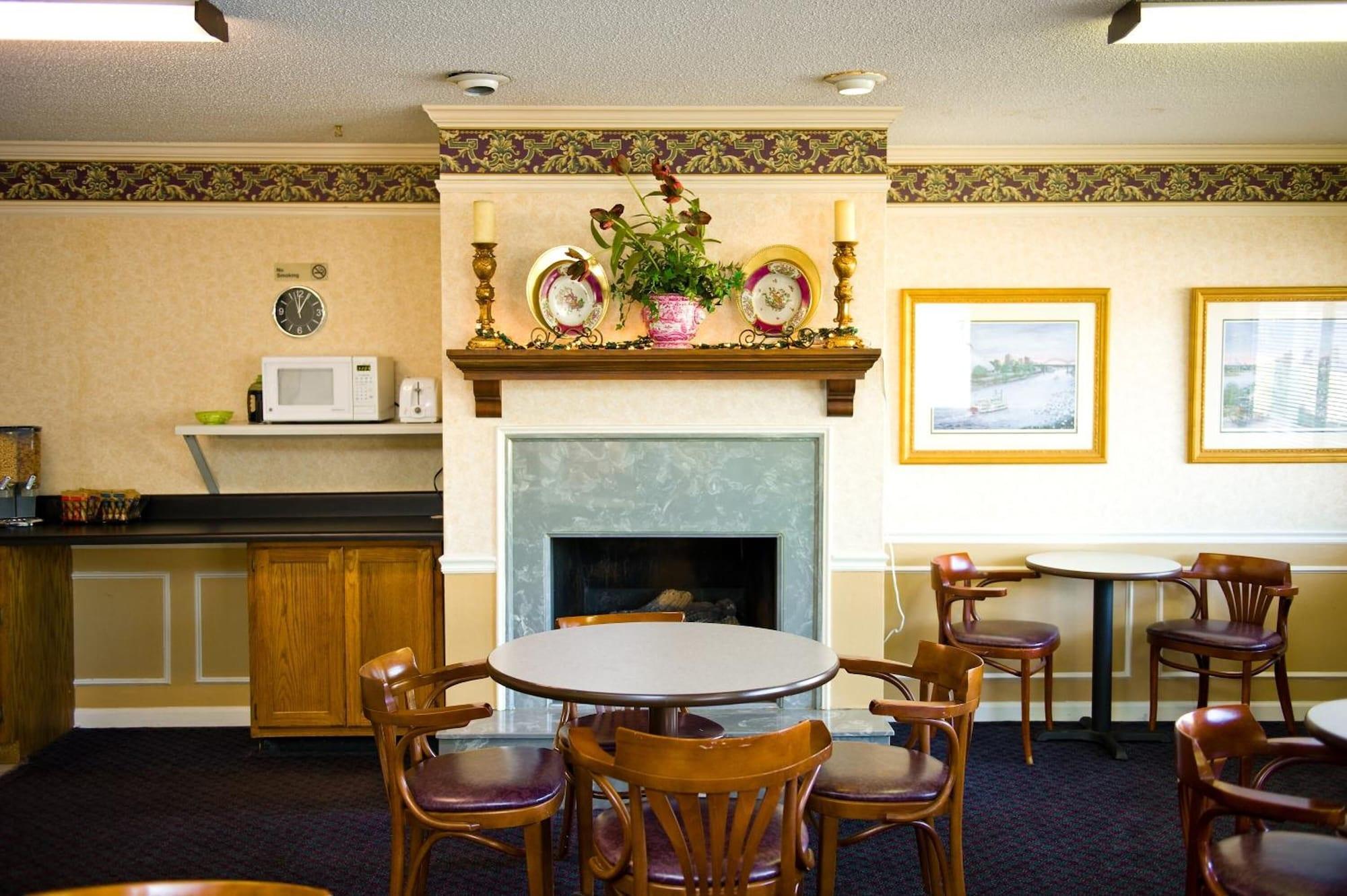 Admiralty Suites & Inn
