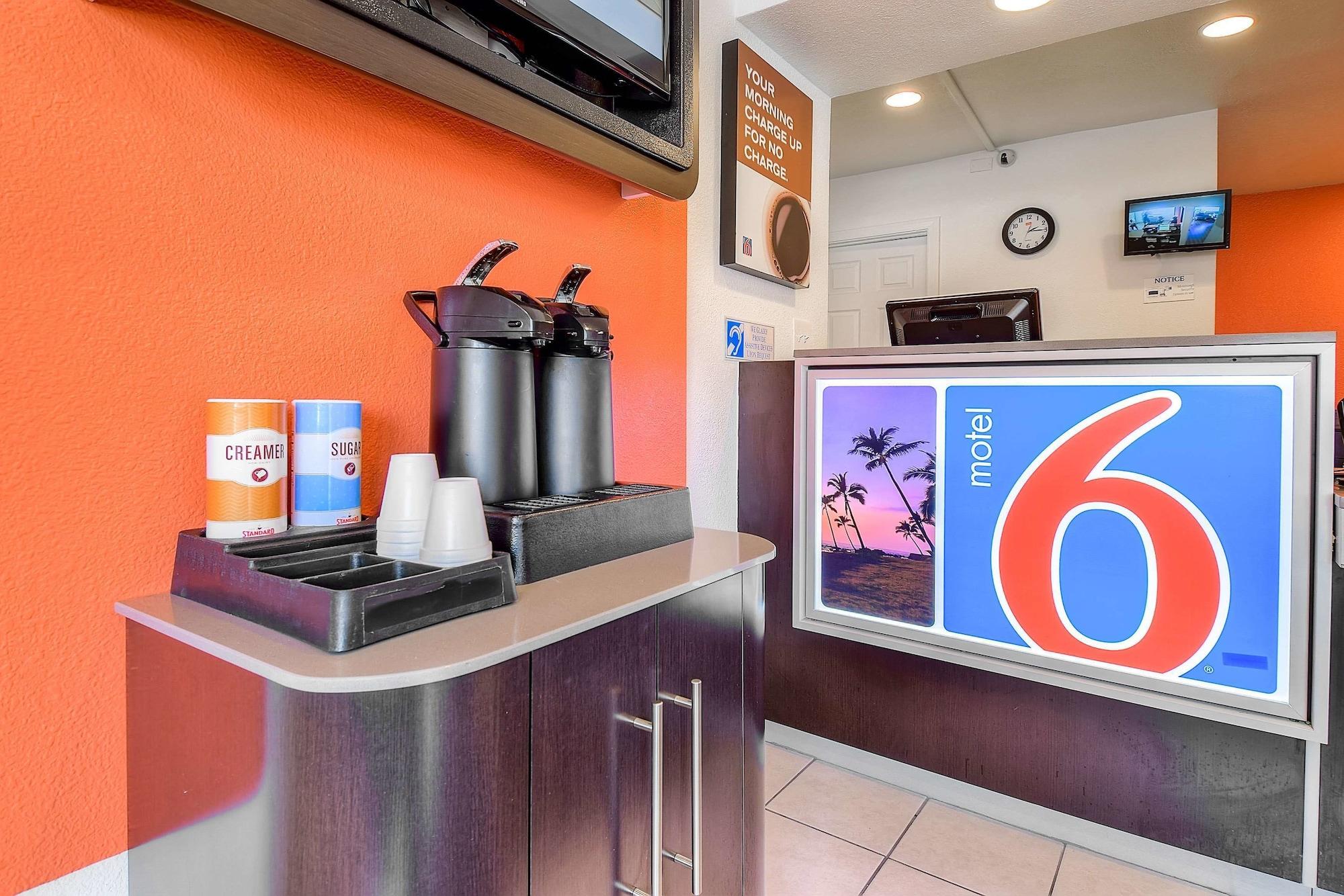 Motel 6 Fontana, CA
