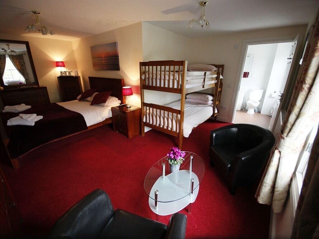 The Elphinstone Hotel by null