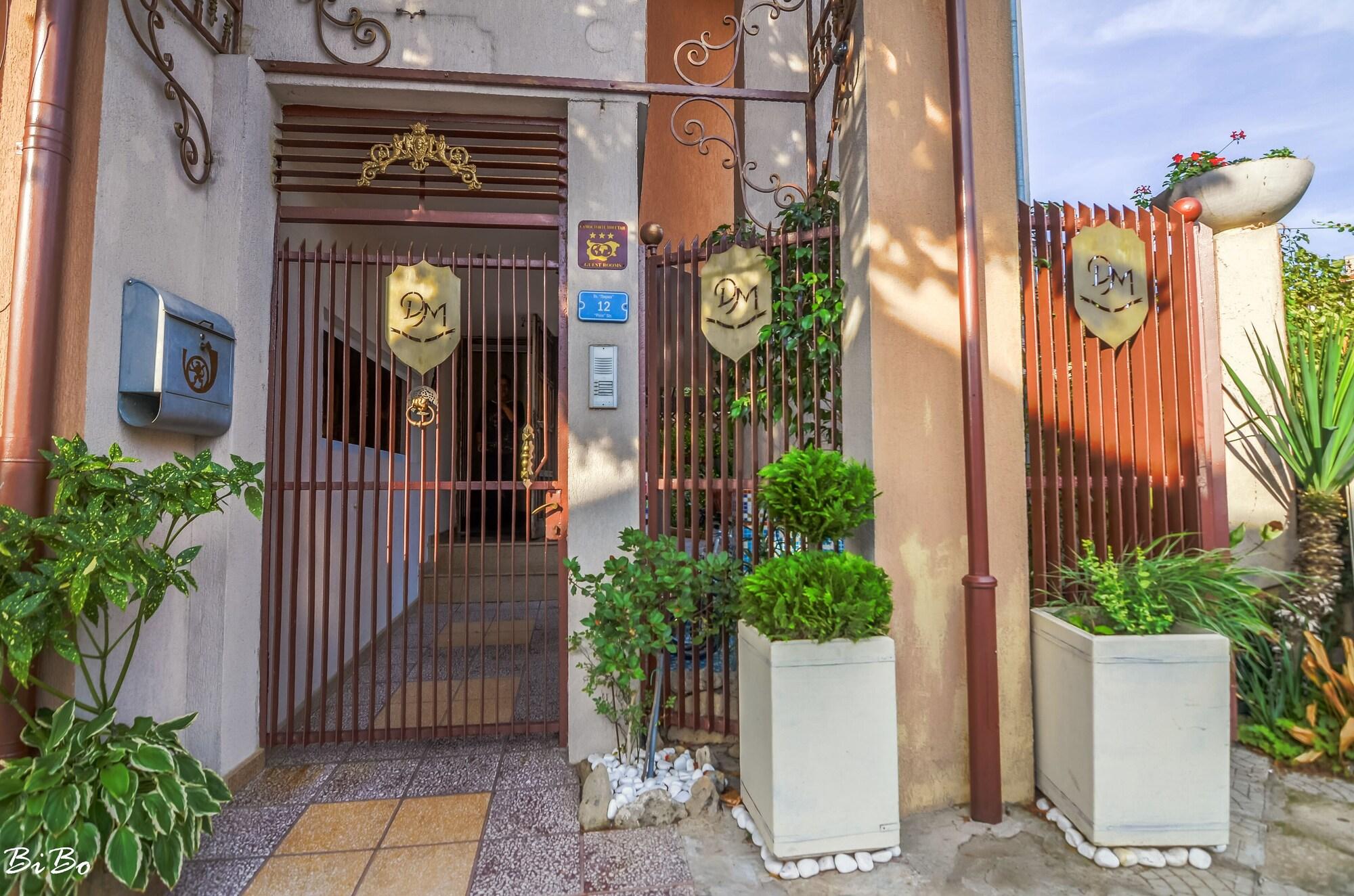 Dom Mladenovi Bed And Breakfast - photo