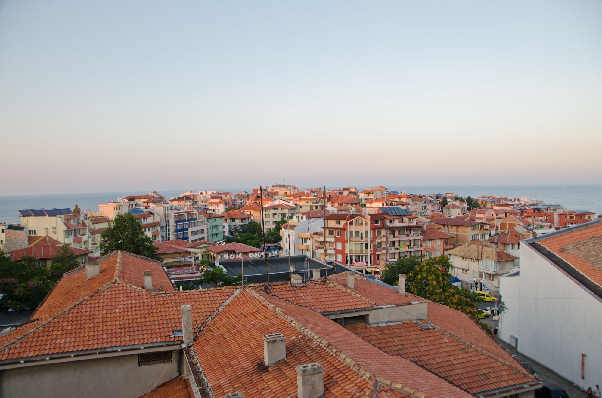 Dom Mladenovi Bed And Breakfast - photo