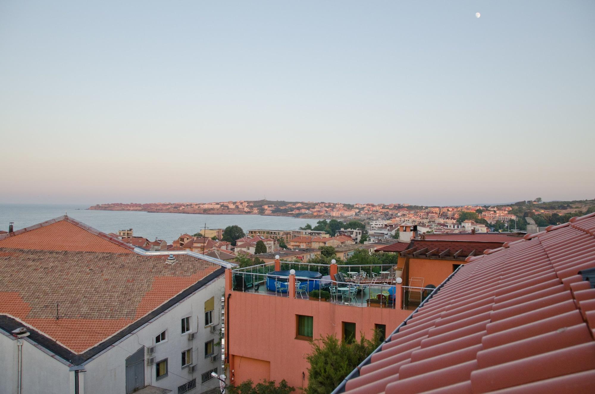 Dom Mladenovi Bed And Breakfast - photo