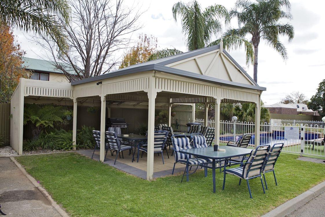Paddle Wheel Motel