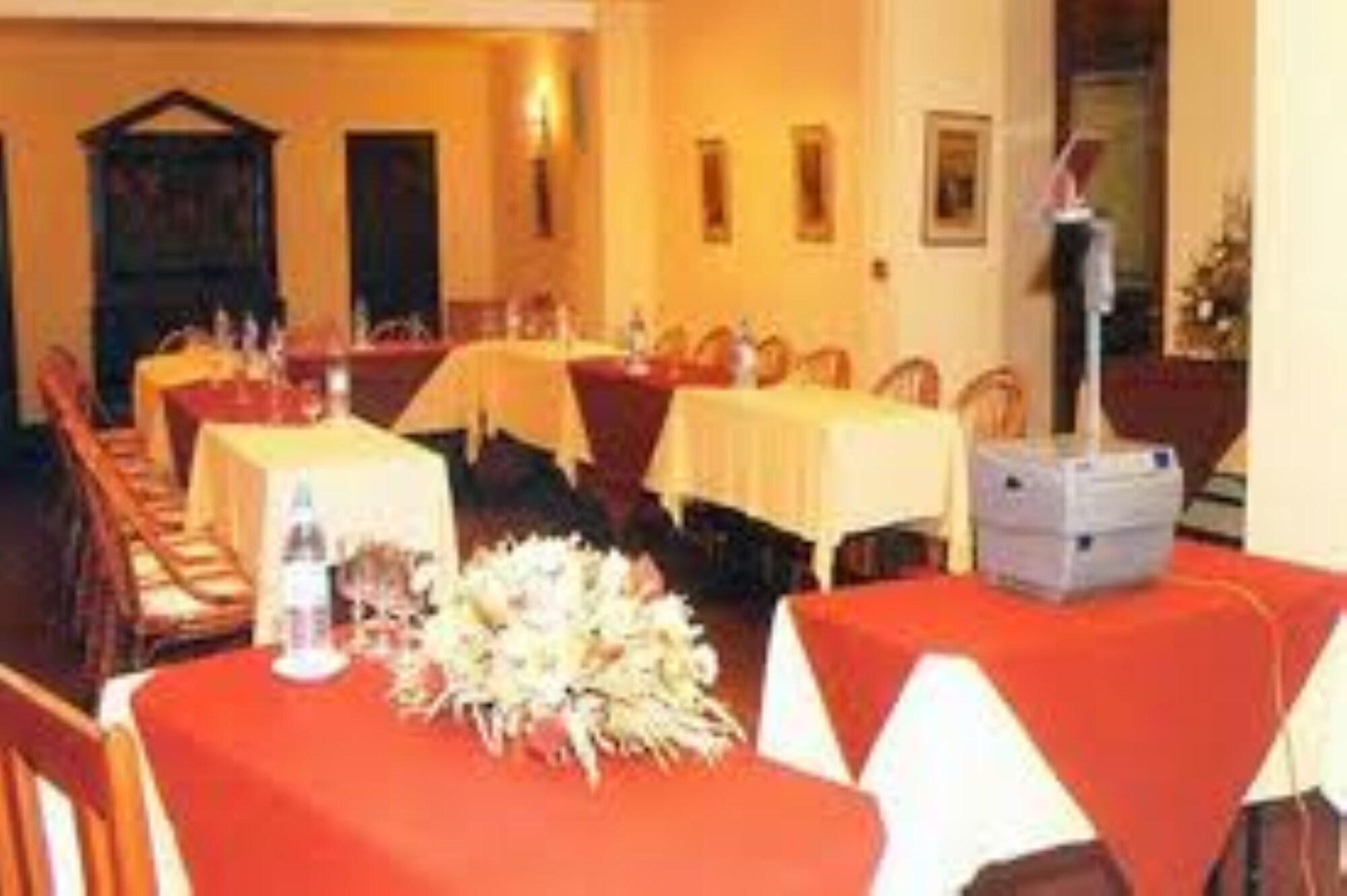 Le Saint Georges Hotel by null