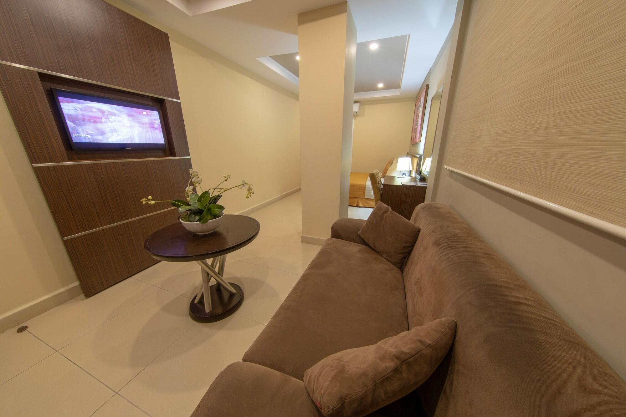 Frankie's Foods and Rooms by null