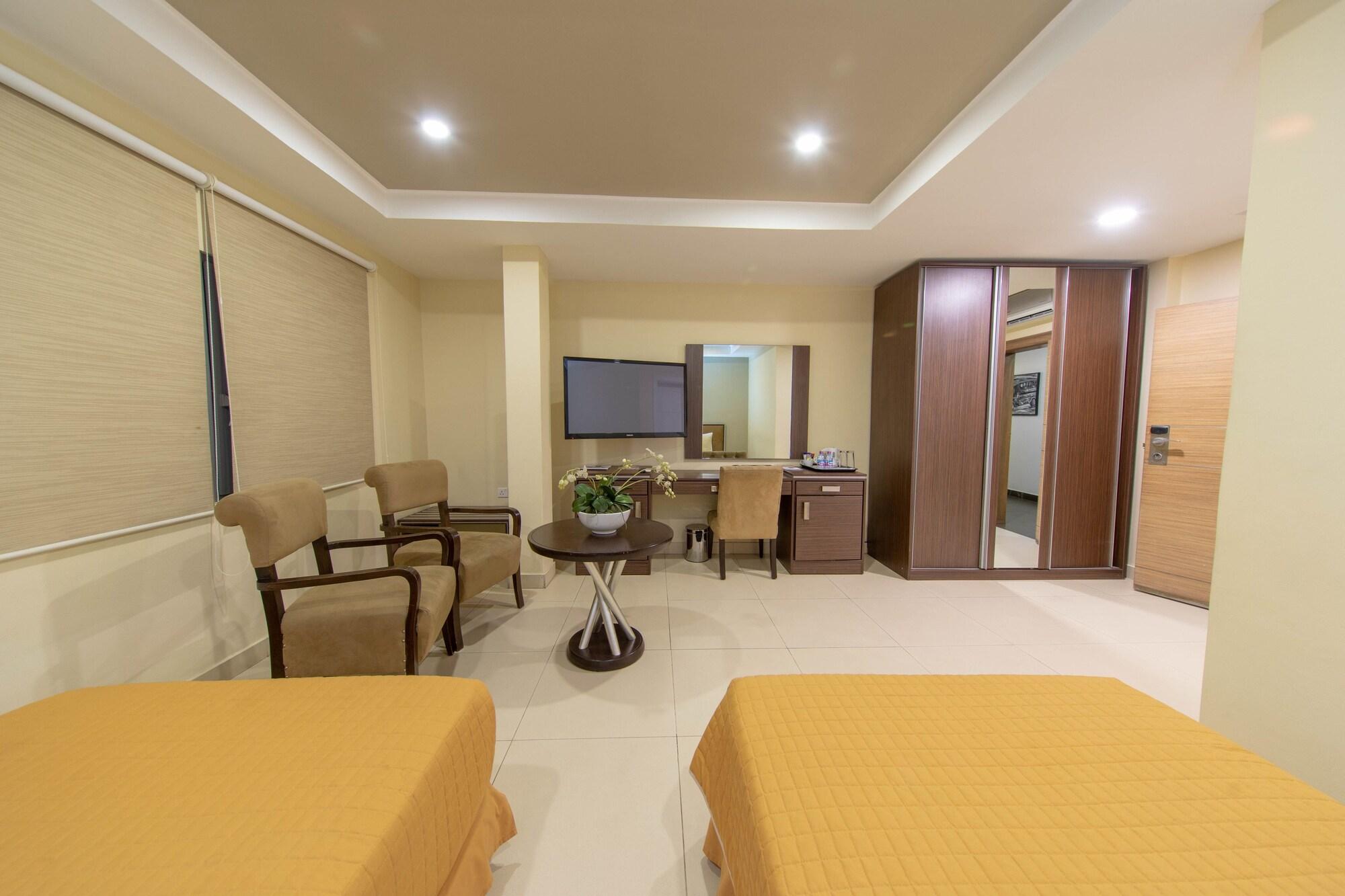 Frankie's Foods and Rooms by null