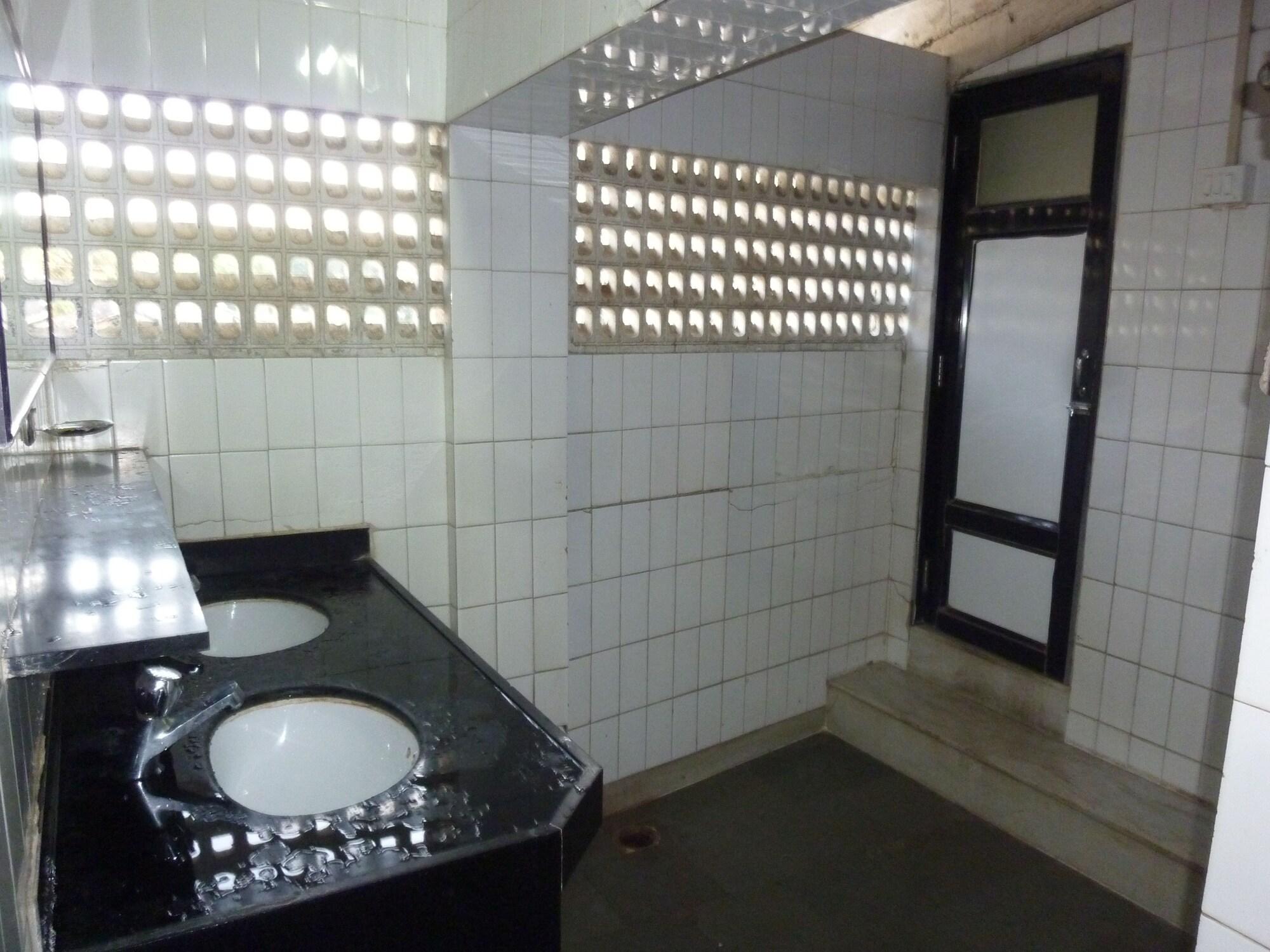 Yadgar Guest House