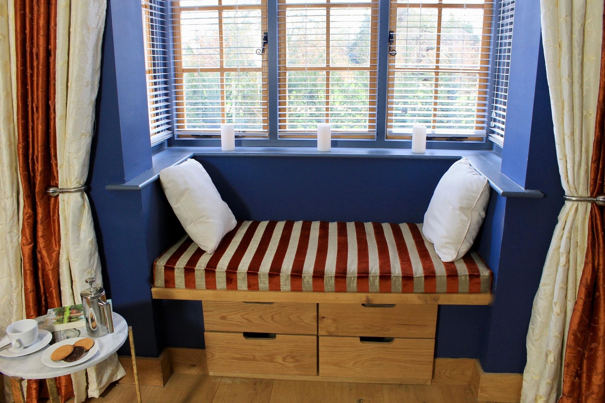 The Lodge At Hemingford Grey House