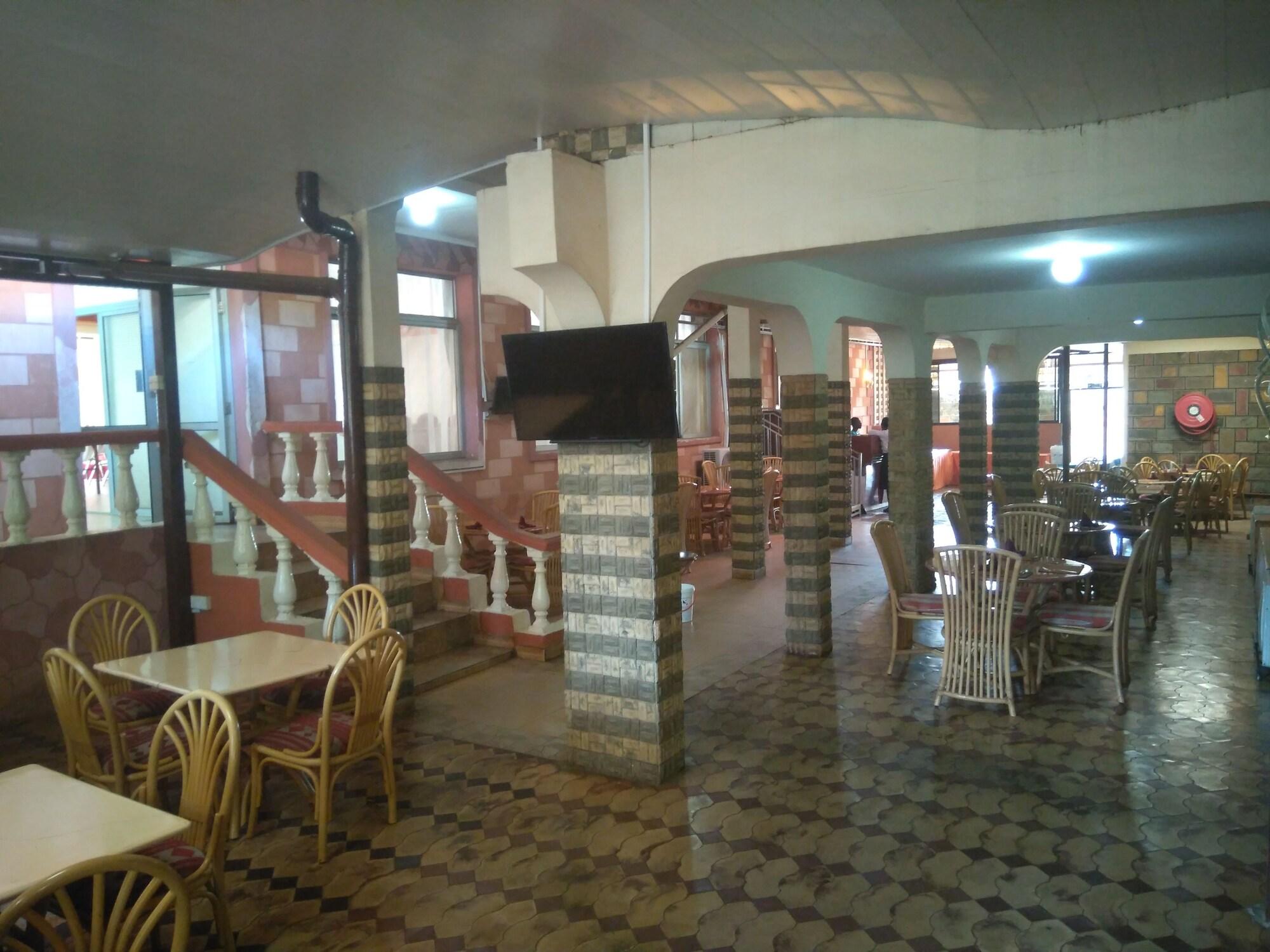 Le Savanna Country Lodge And Hotel