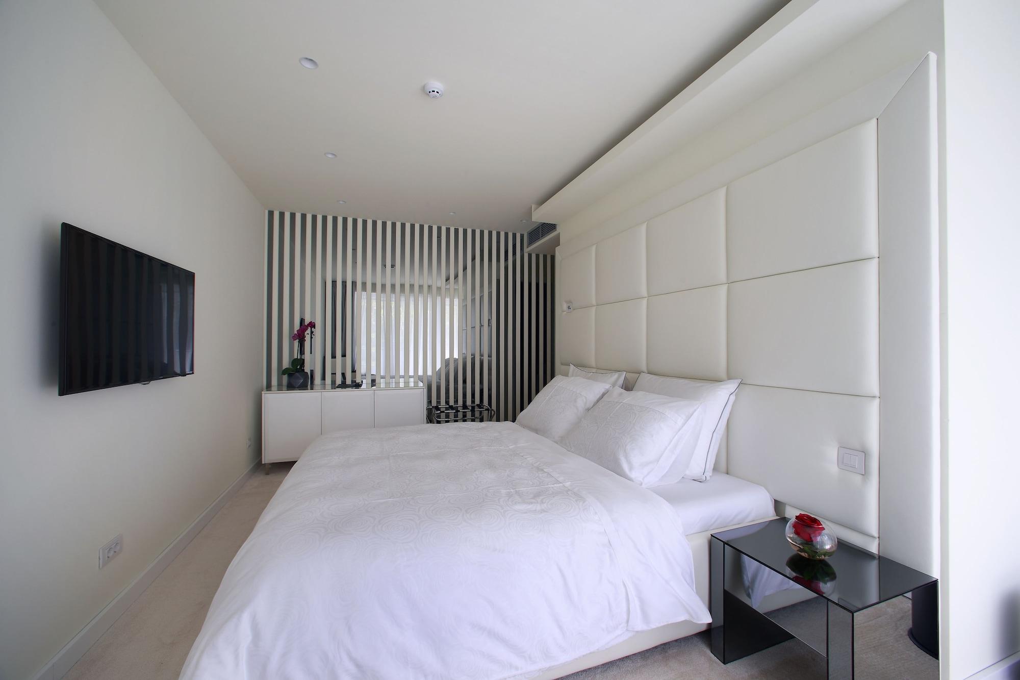Hotel 9 by null