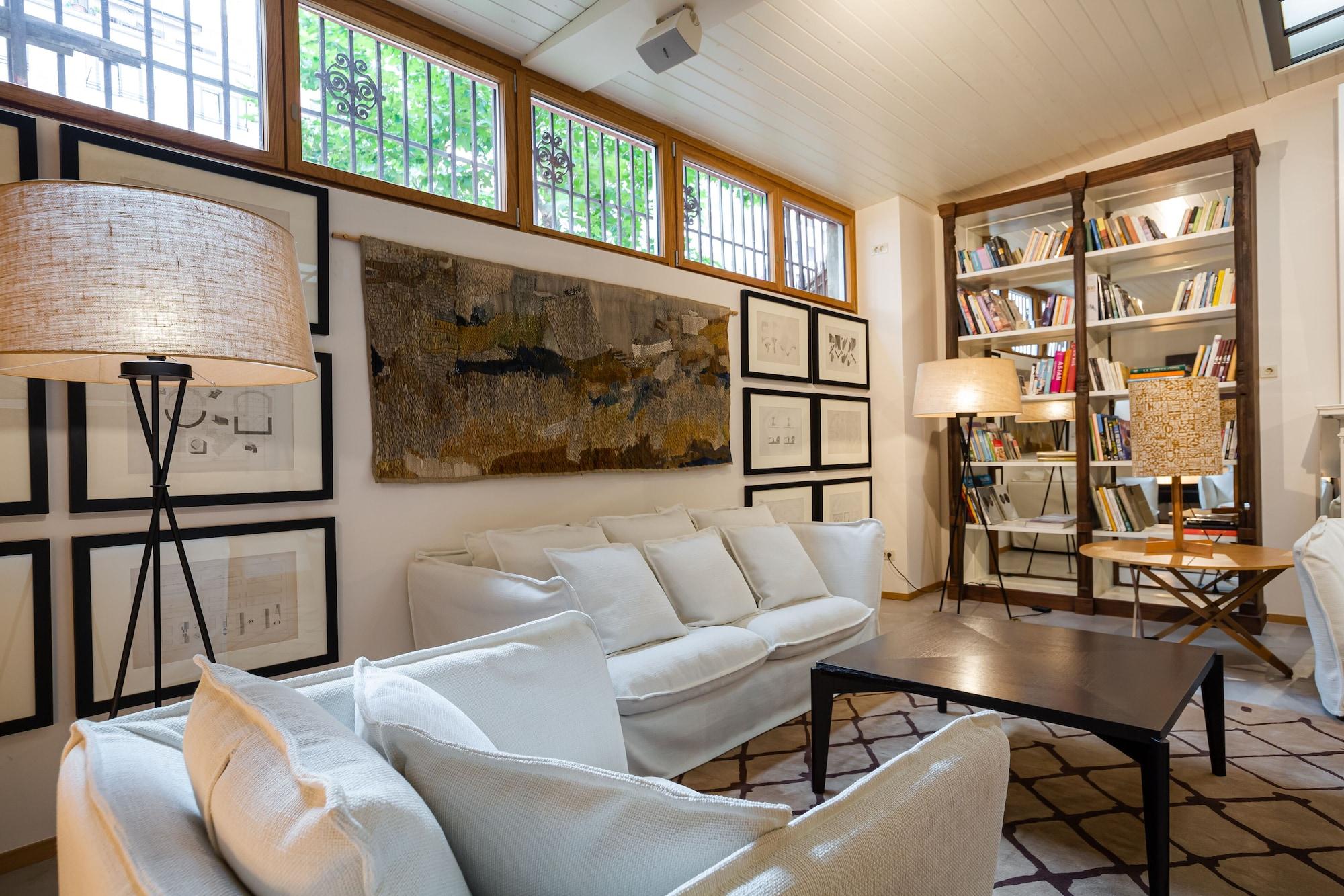 Margot House by null