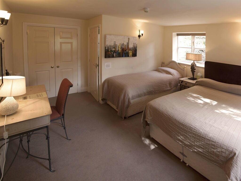 The Hatchet Inn by null