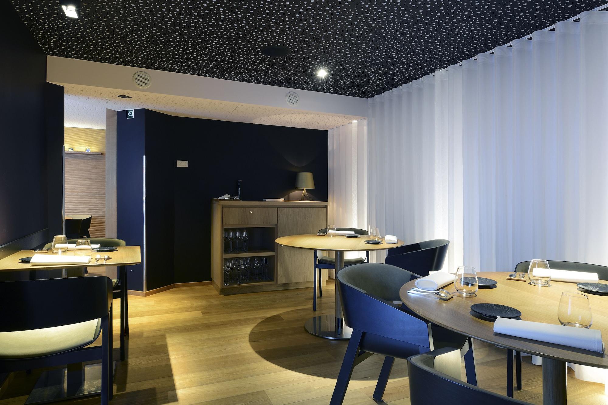 The Royal Snail Hotel by null