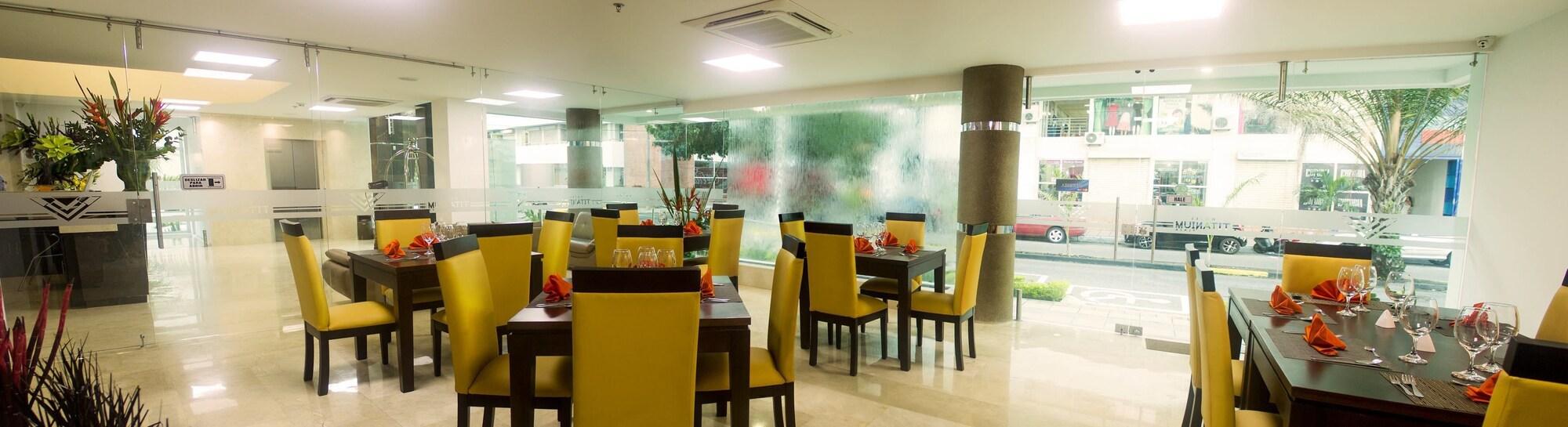 Hotel Titanium Plaza