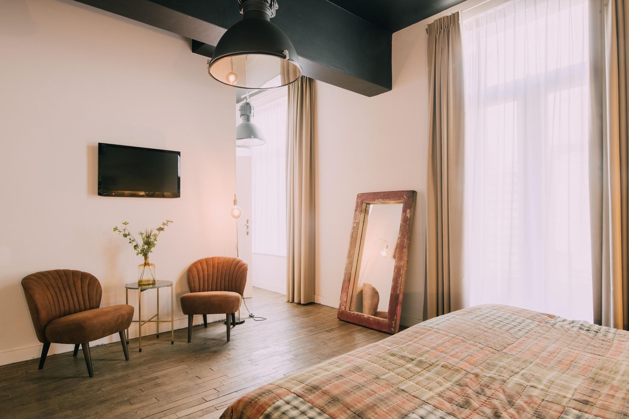 Hotel Trash Deluxe by null