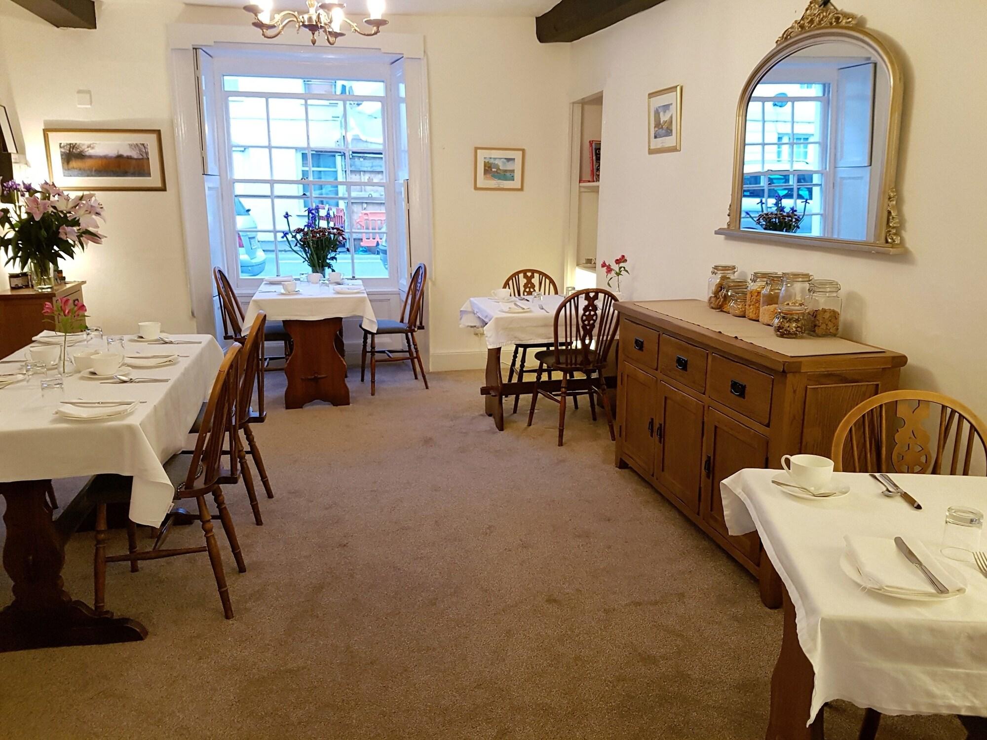 Ty Helyg Guest House