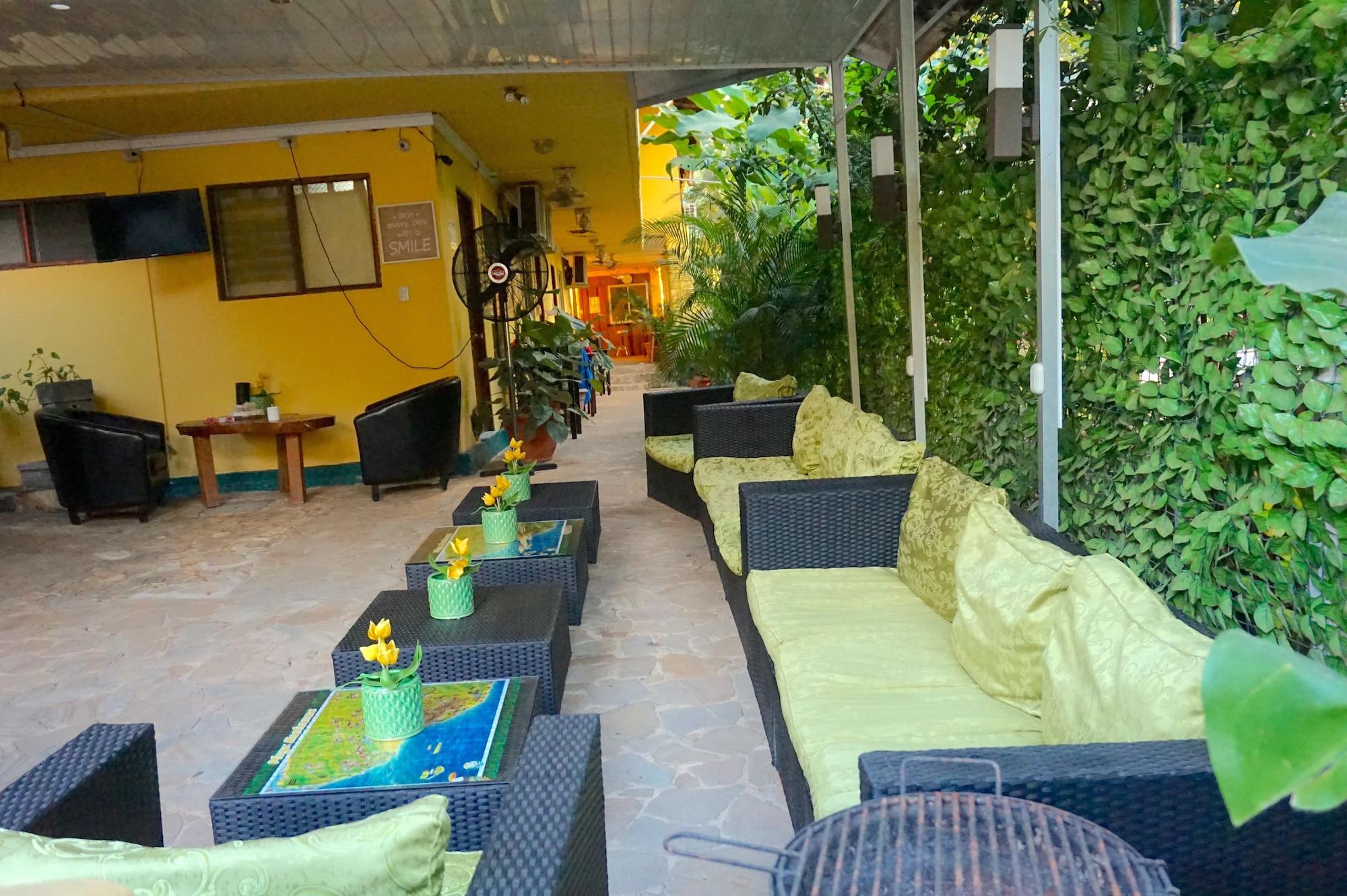 Hotel Aurora by null