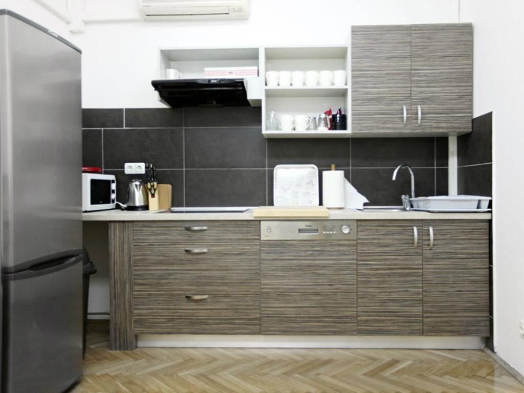 Whole Wide World Hostel & Bar