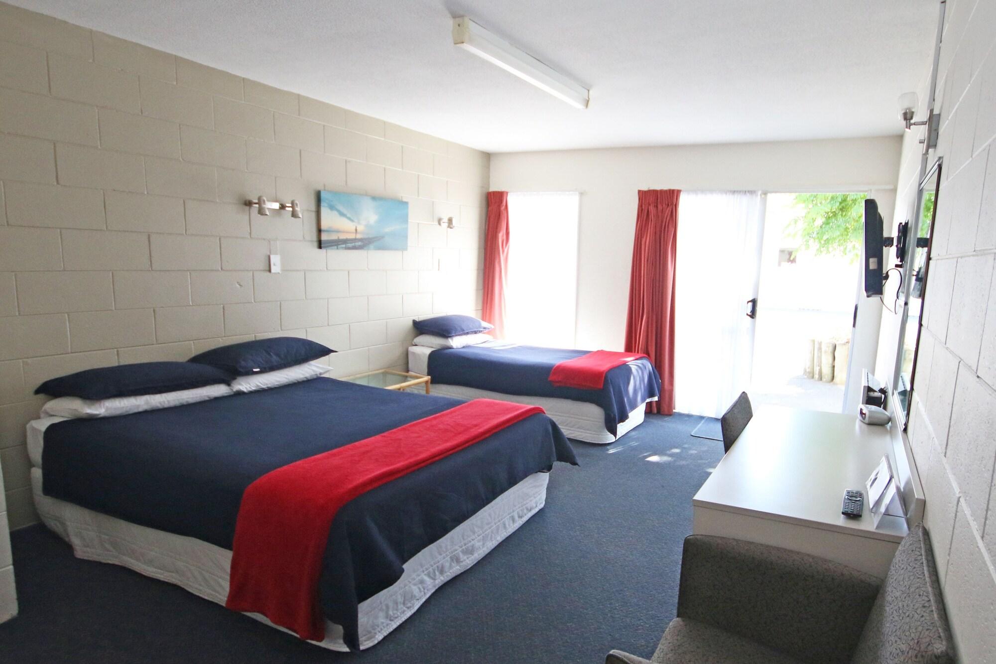Midway Pacifica Lodge