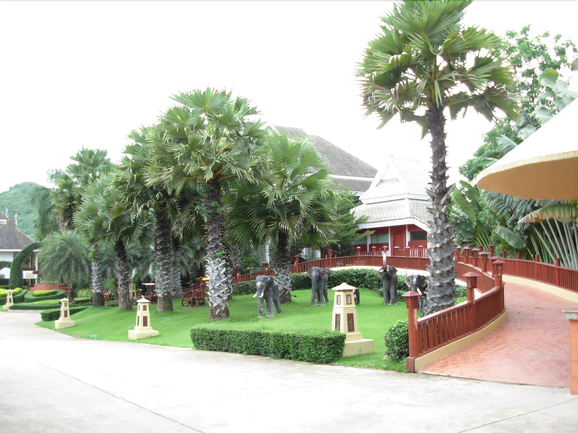 ภูผาผึ้งรีสอร์ท PhuPhaPhung Resort by null