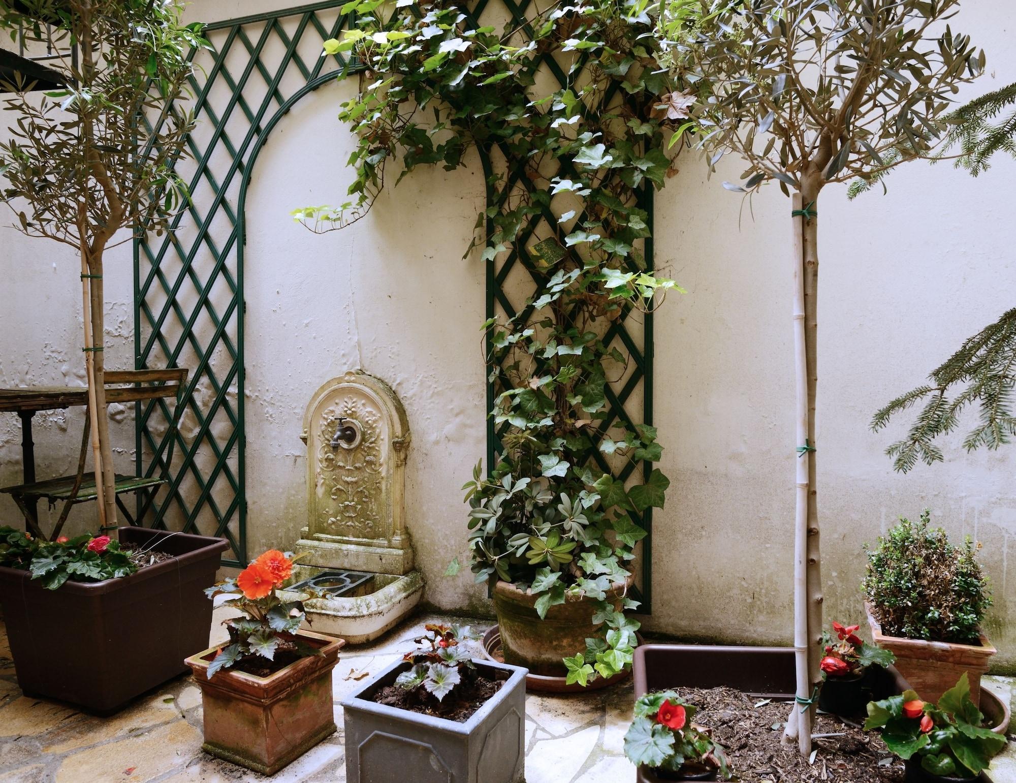 Hôtel Pierre Nicole by null