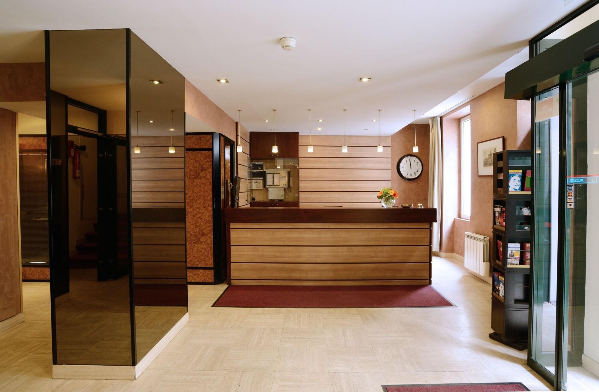 Hôtel Pierre Nicole by null