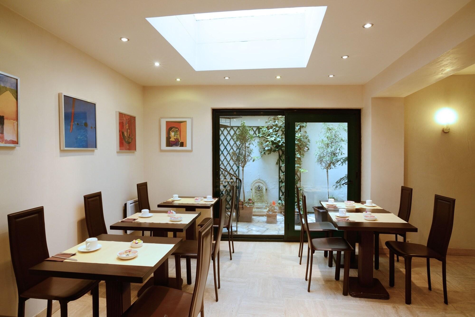 Hôtel Pierre Nicole by null