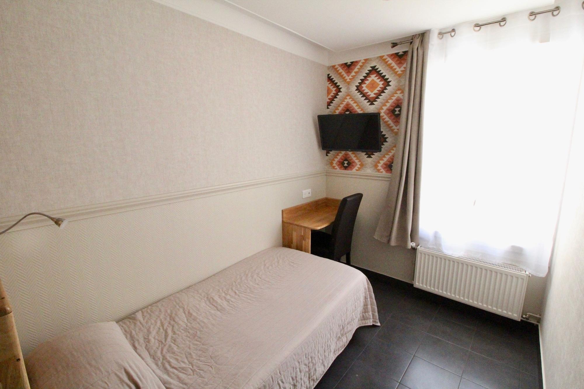 Hôtel des Pyrénées by null