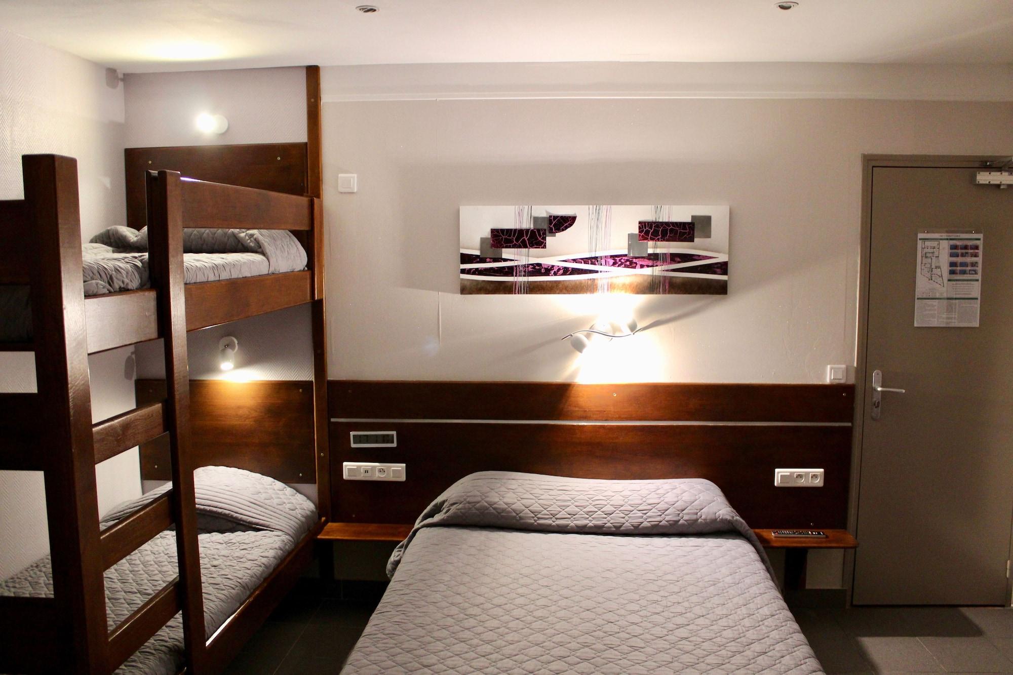 Hôtel des Pyrénées by null