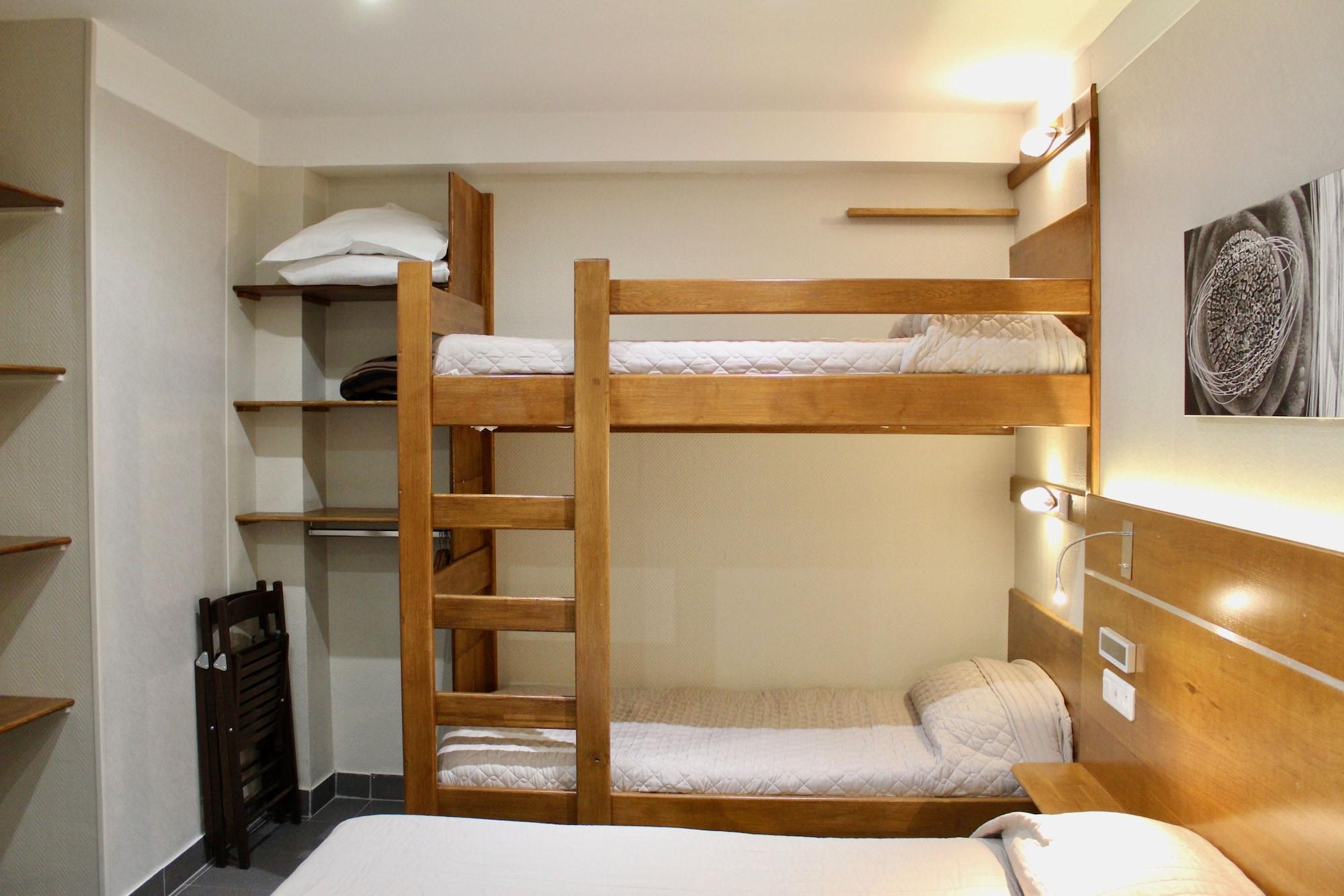 Hôtel des Pyrénées by null